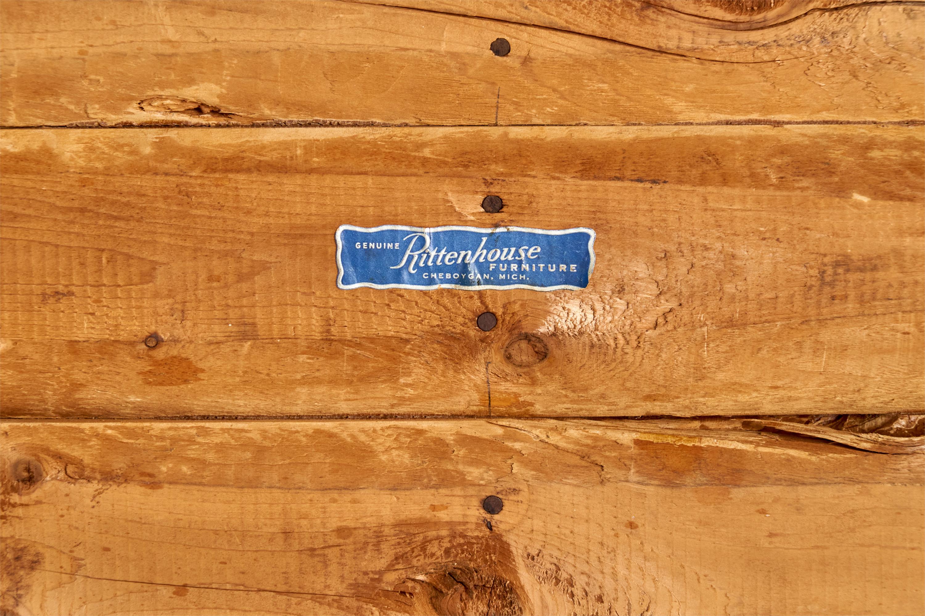 Rittenhouse Furniture, Tavolo da pranzo, Pino, USA, anni '40 In condizioni buone in vendita a High Point, NC