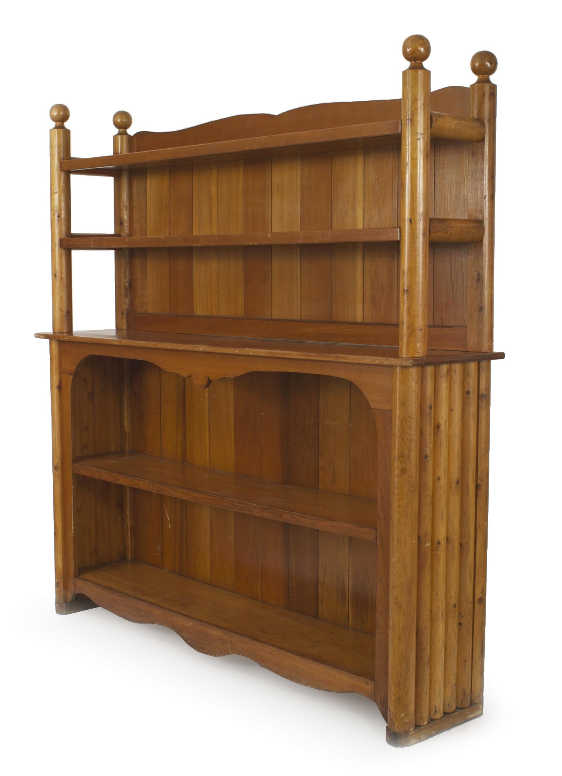 Mueble bar con respaldo de cedro Rittenhouse Old Hickory Estadounidense en venta