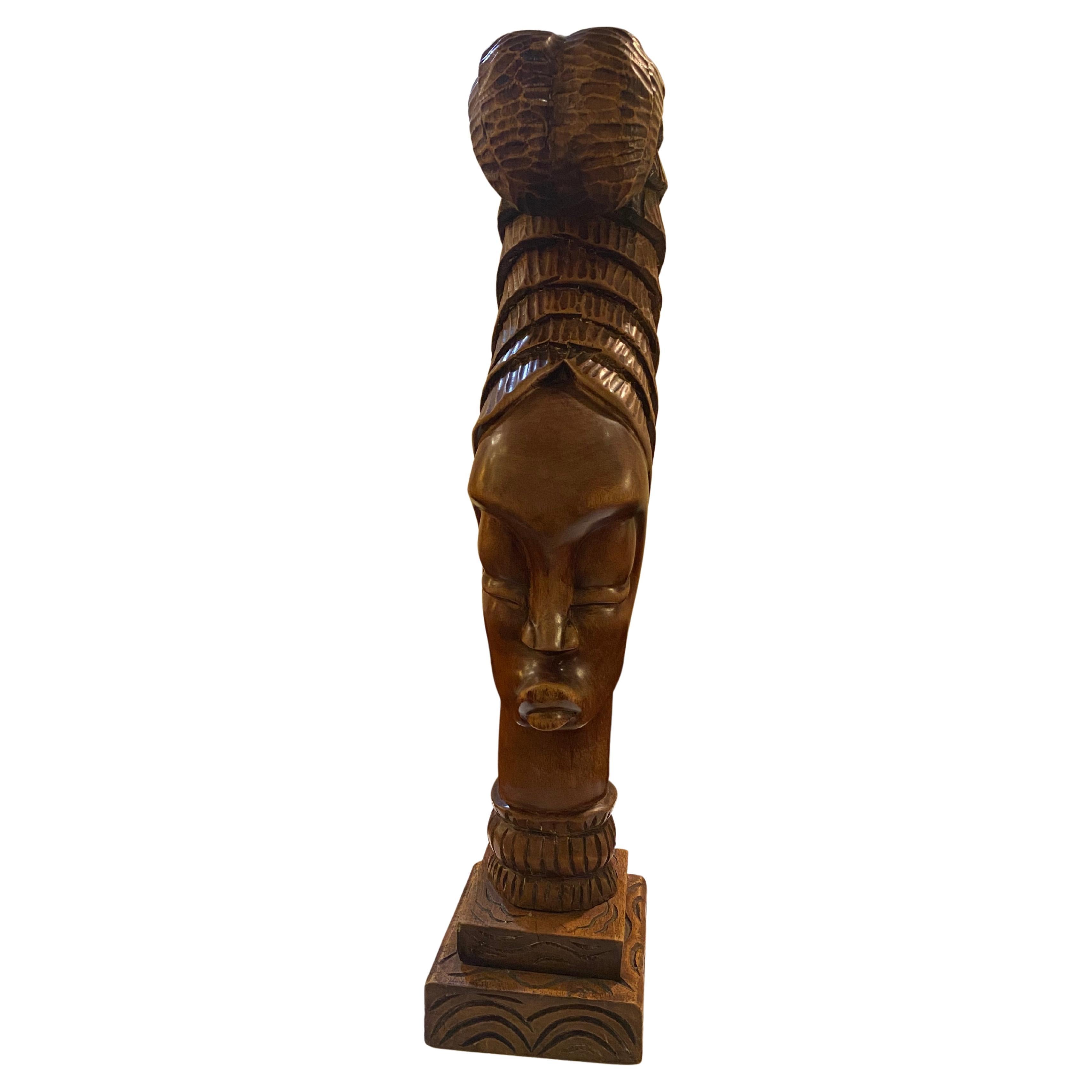 "The Hair" Buste en bois africain en vente