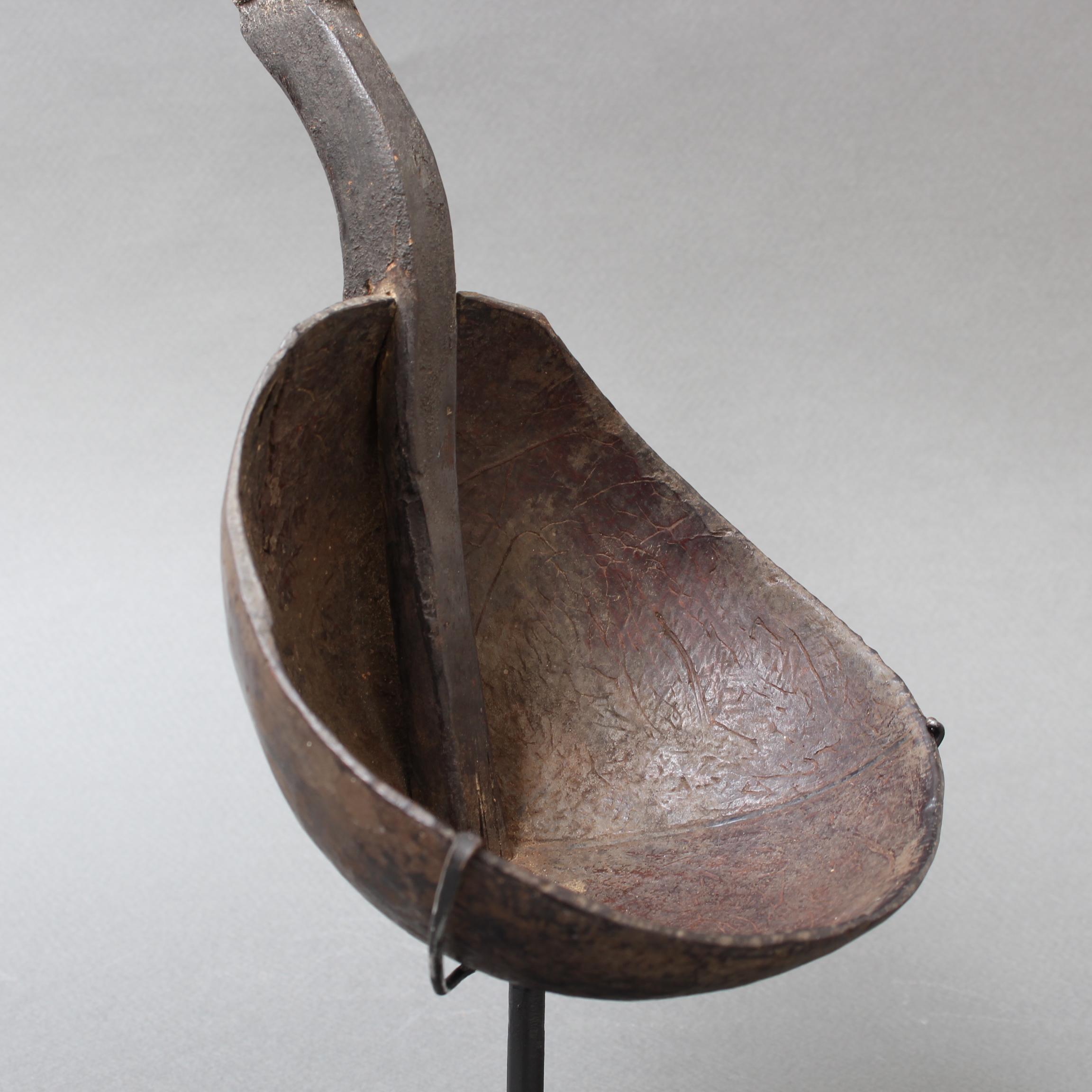 Ritual Ladle of Wood and Coconut Shell from Timor Island, Indonesia, circa 1950s For Sale 8