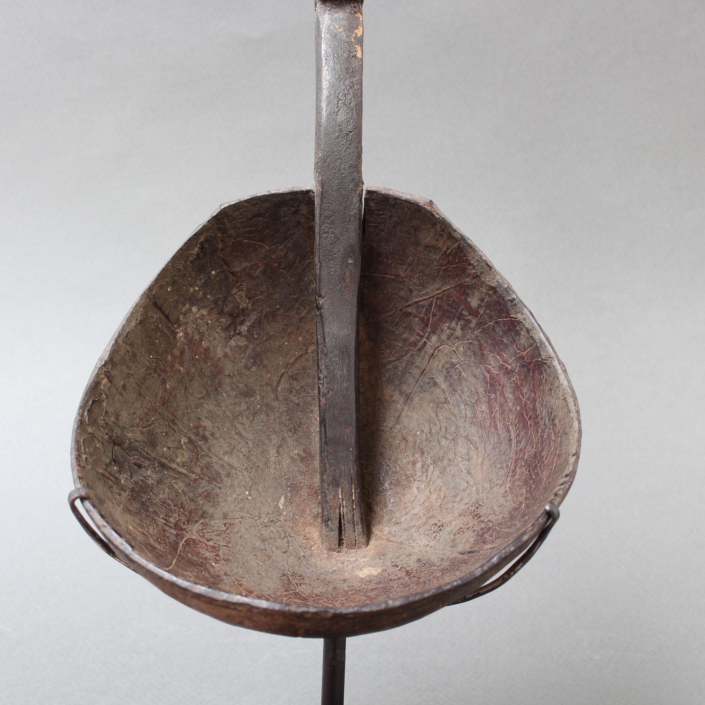 Ritual Ladle of Wood and Coconut Shell from Timor Island, Indonesia, circa 1950s For Sale 9