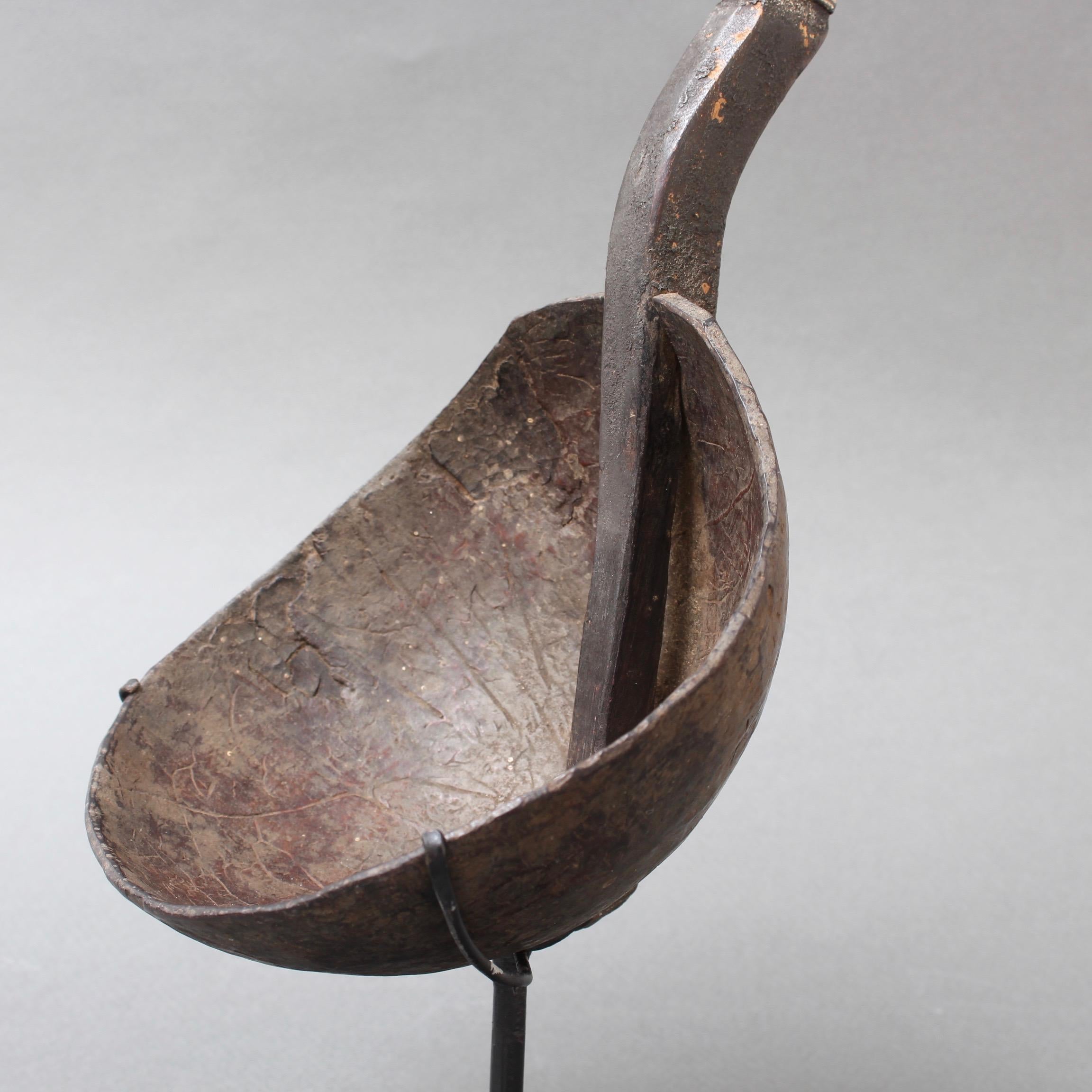 Ritual Ladle of Wood and Coconut Shell from Timor Island, Indonesia, circa 1950s For Sale 10