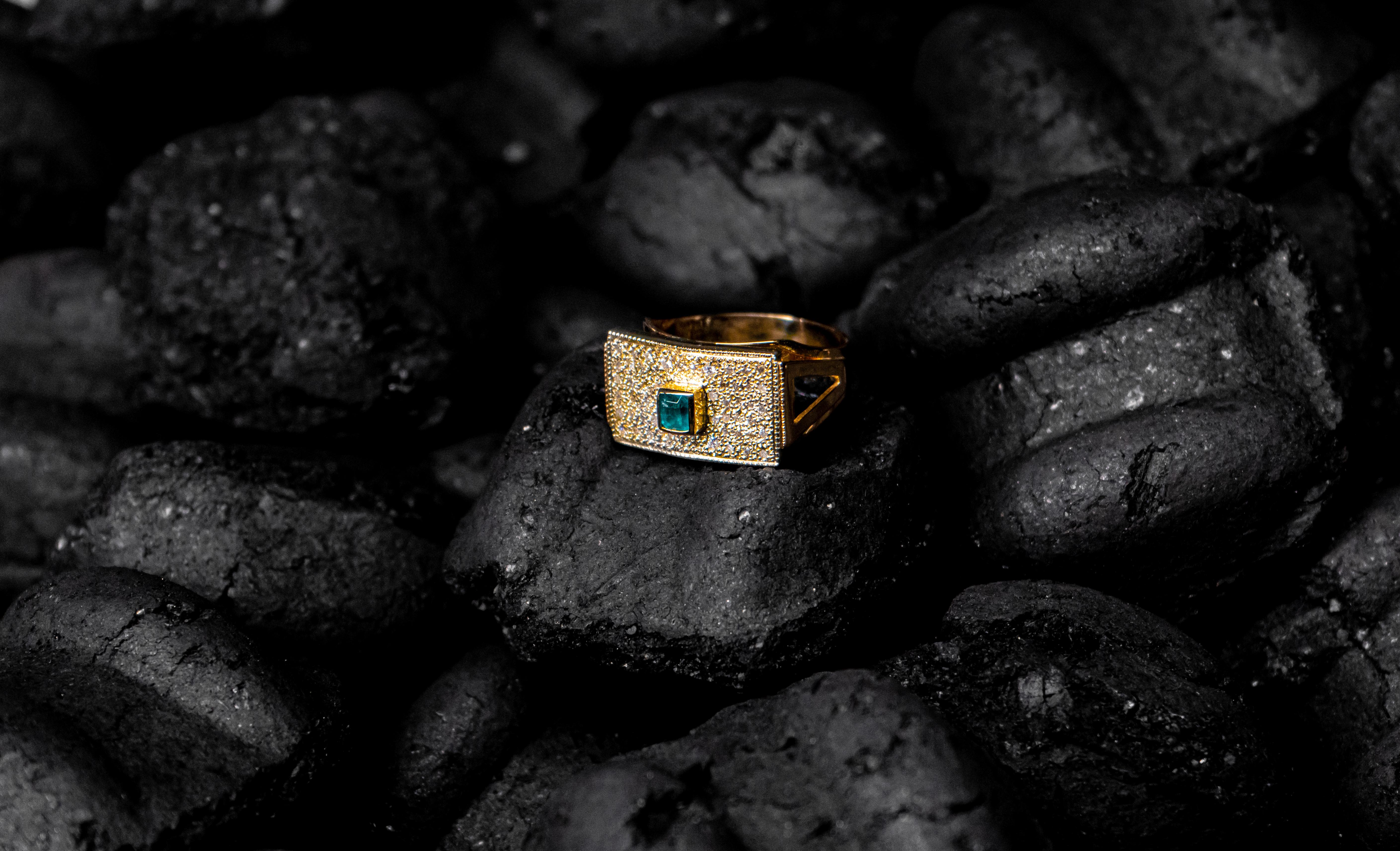 For Sale:  Ritual Love Ring in 18k Gold with Emerald and Diamonds 3