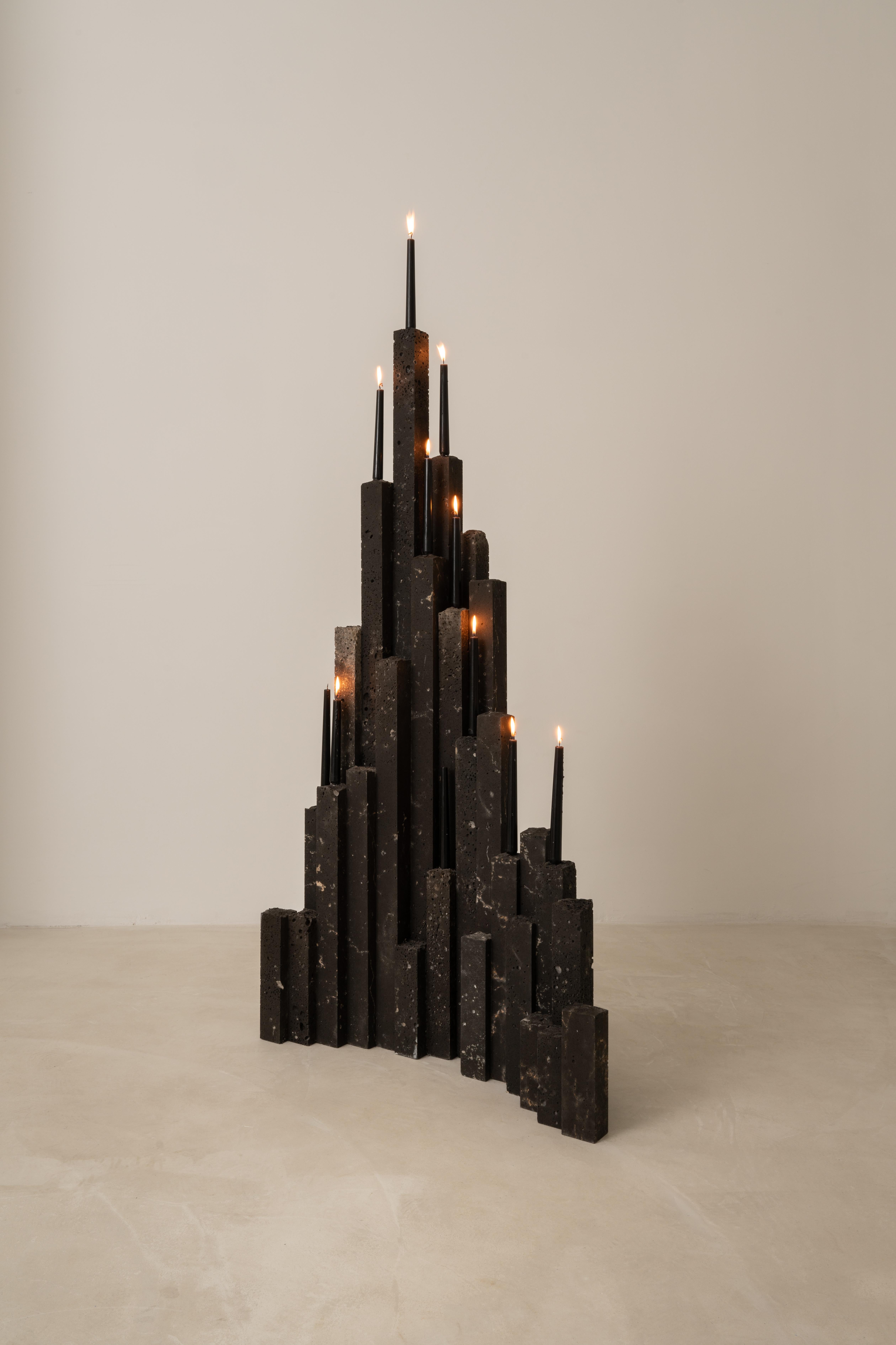 Candélabre Ritus Cuatro d'Andres Monnier
Pièce unique
Dimensions : L 120 x D&H 50 x H 160 cm
MATERIAL : Pierre volcanique noire.

Treko Concrete est un studio mexicain basé à Ensenada, qui vise à créer des meubles fonctionnels fabriqués à la main et