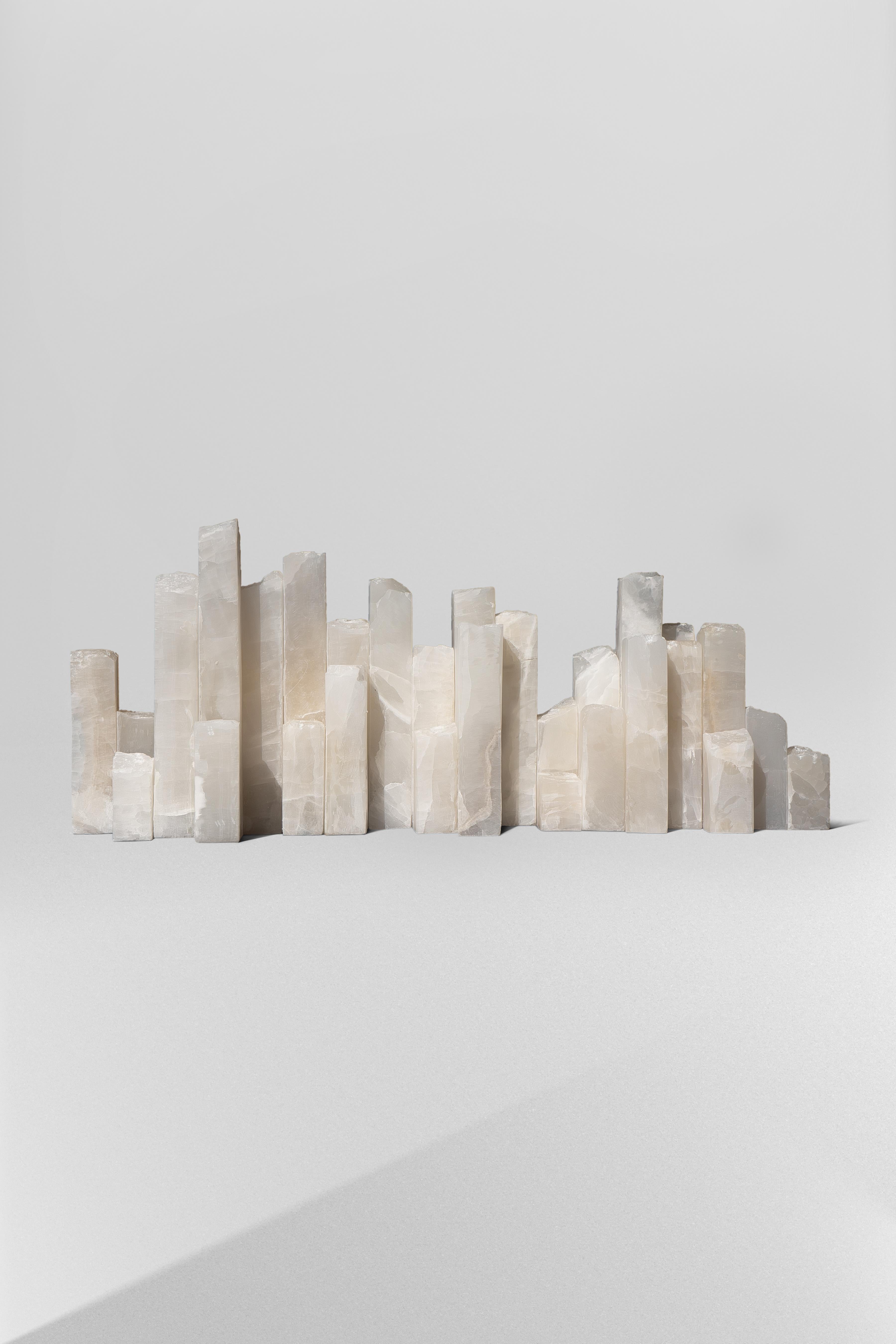 Candélabre Ritus Tres d'Andres Monnier
Pièce unique.
Dimensions : L 100 x D&H 20 x H 40
MATERIAL : Onyx blanc

Treko Concrete est un studio mexicain basé à Ensenada, qui vise à créer des meubles fonctionnels fabriqués à la main et des pièces