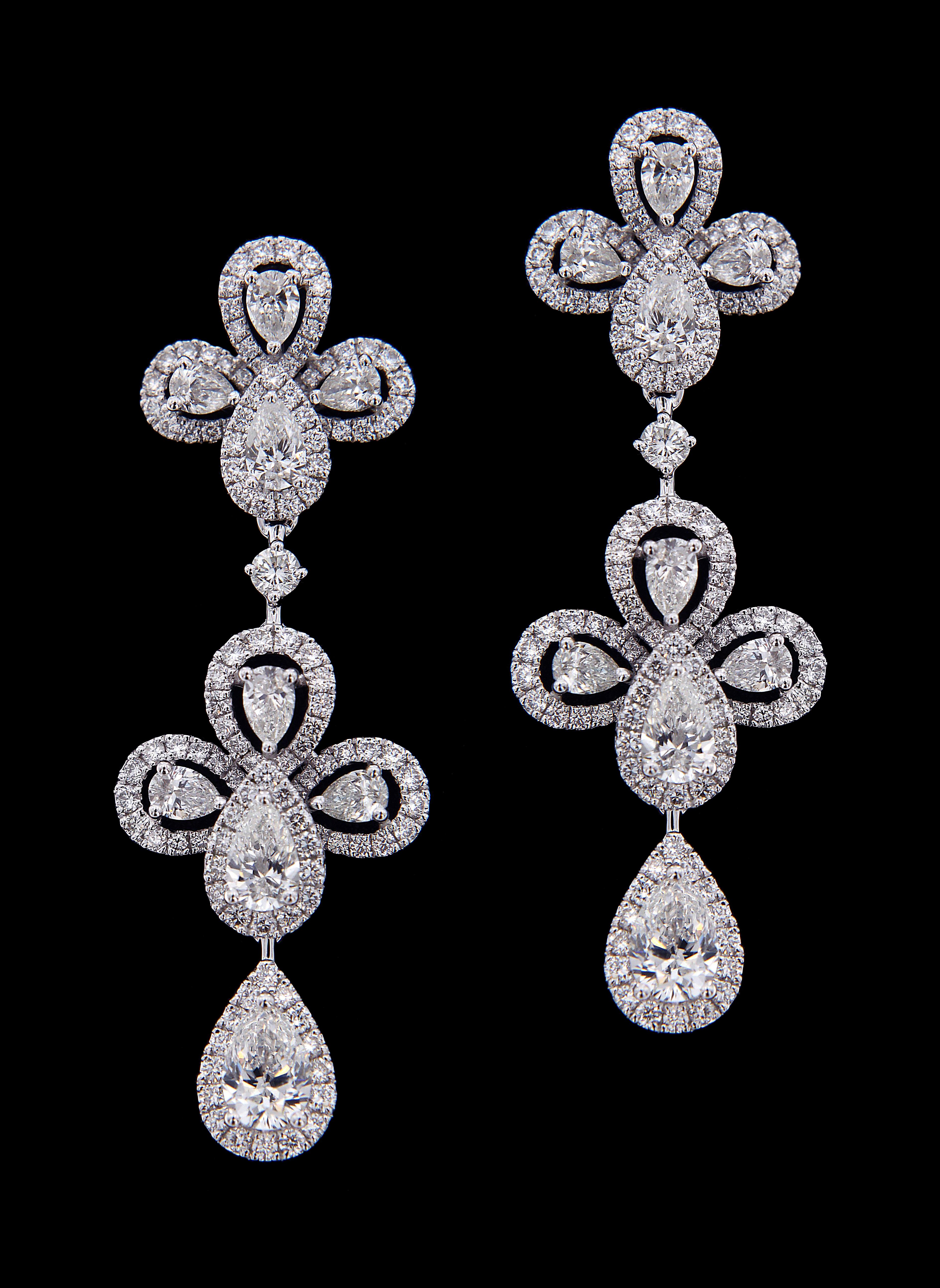 Pear Cut Ritzy 18 Karat White Gold and Diamond Chandelier Earrings For Sale
