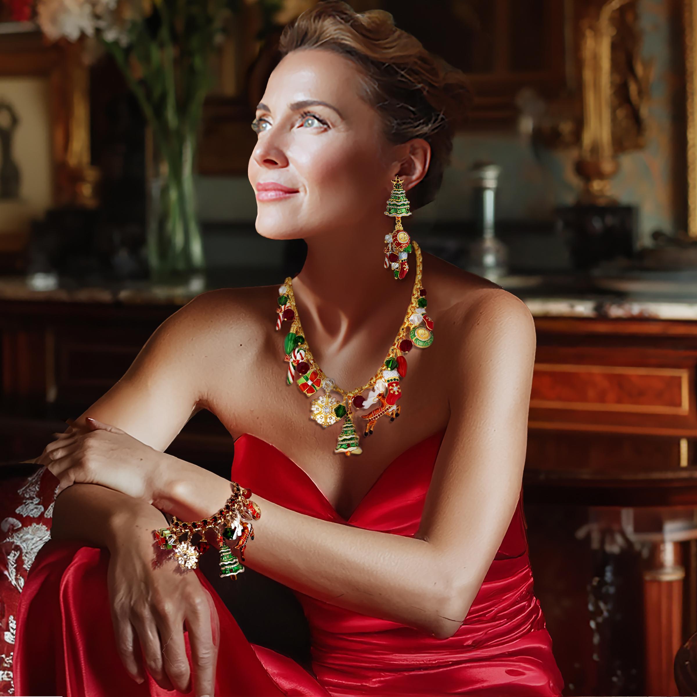 Collana natalizia Ritzy Couture DeLuxe con multi charme placcata in oro 22 carati in vendita 3