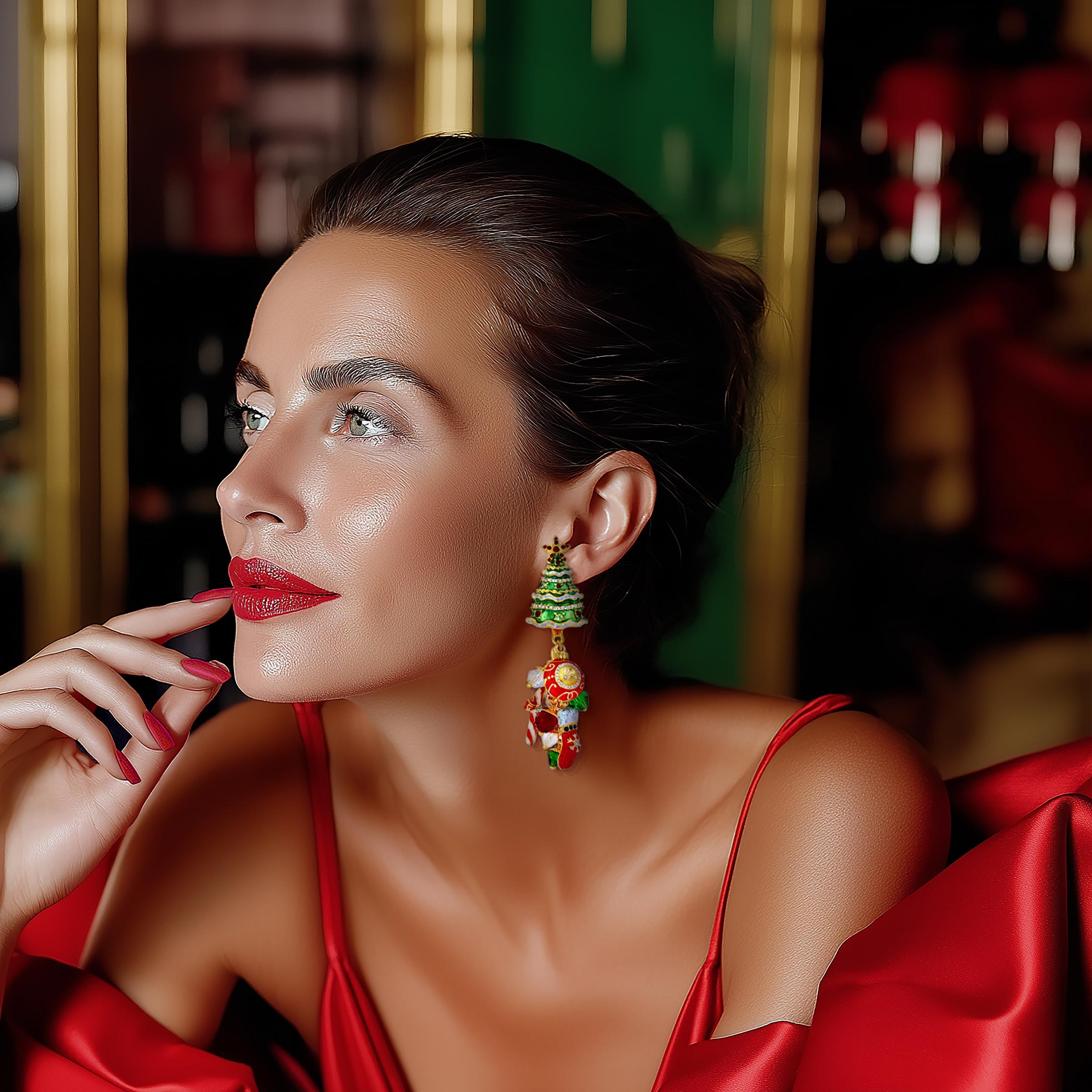 Taglio rotondo Orecchini con albero di Natale Ritzy Couture DeLuxe Fascino per le vacanze placcato oro 22 carati in vendita