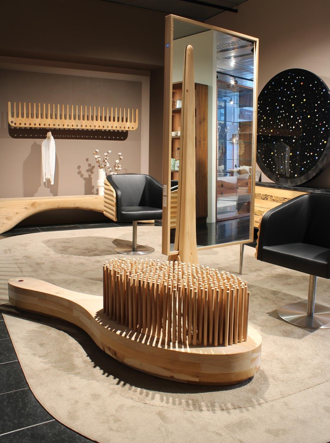 Moderne Riva 1920 Audrey Hairbrush Cedar Wood Bench - Collectible Design by A.C. en vente
