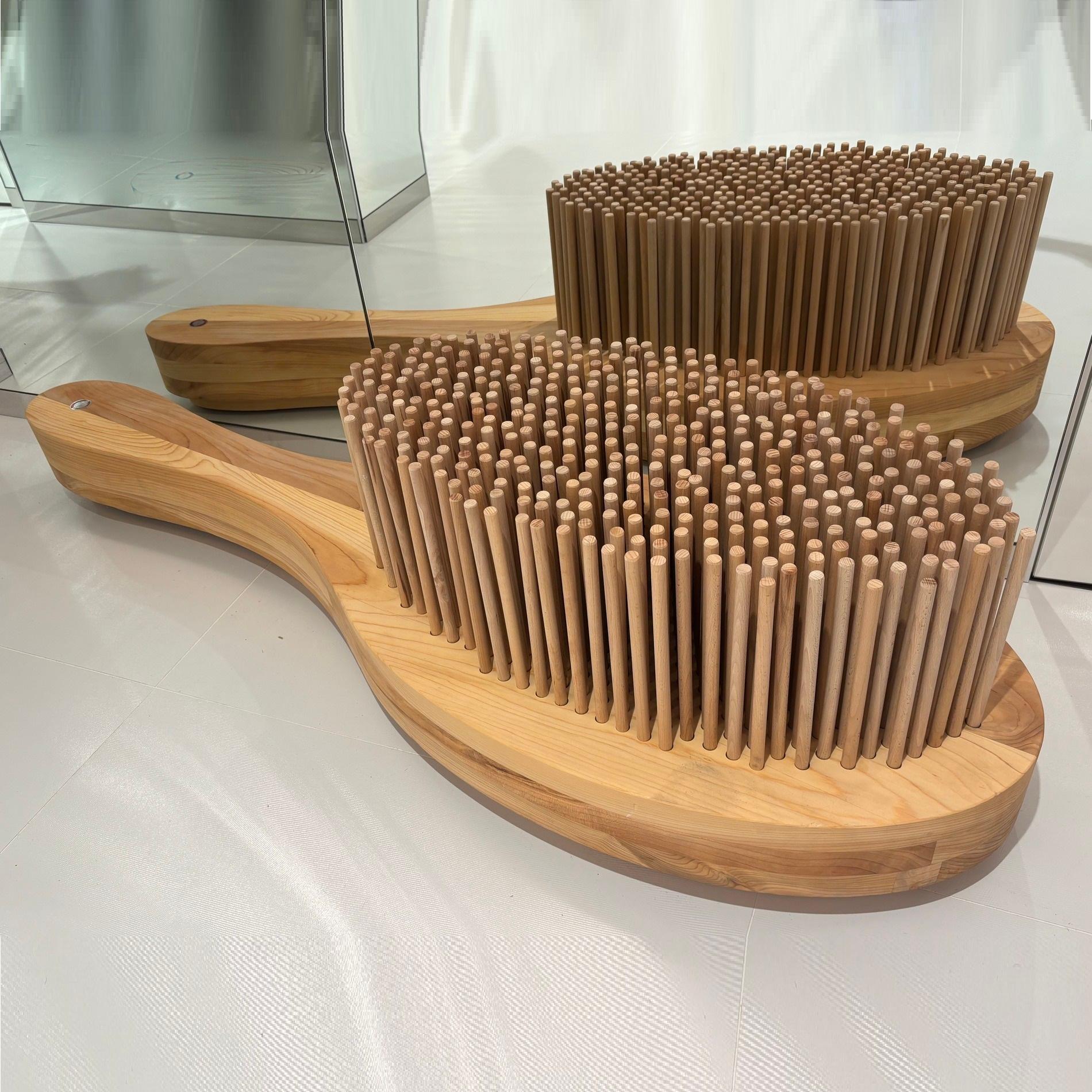 Banc en bois de cèdre Riva 1920 Audrey Hairbrush - Collectional Design by A.C. en vente 1