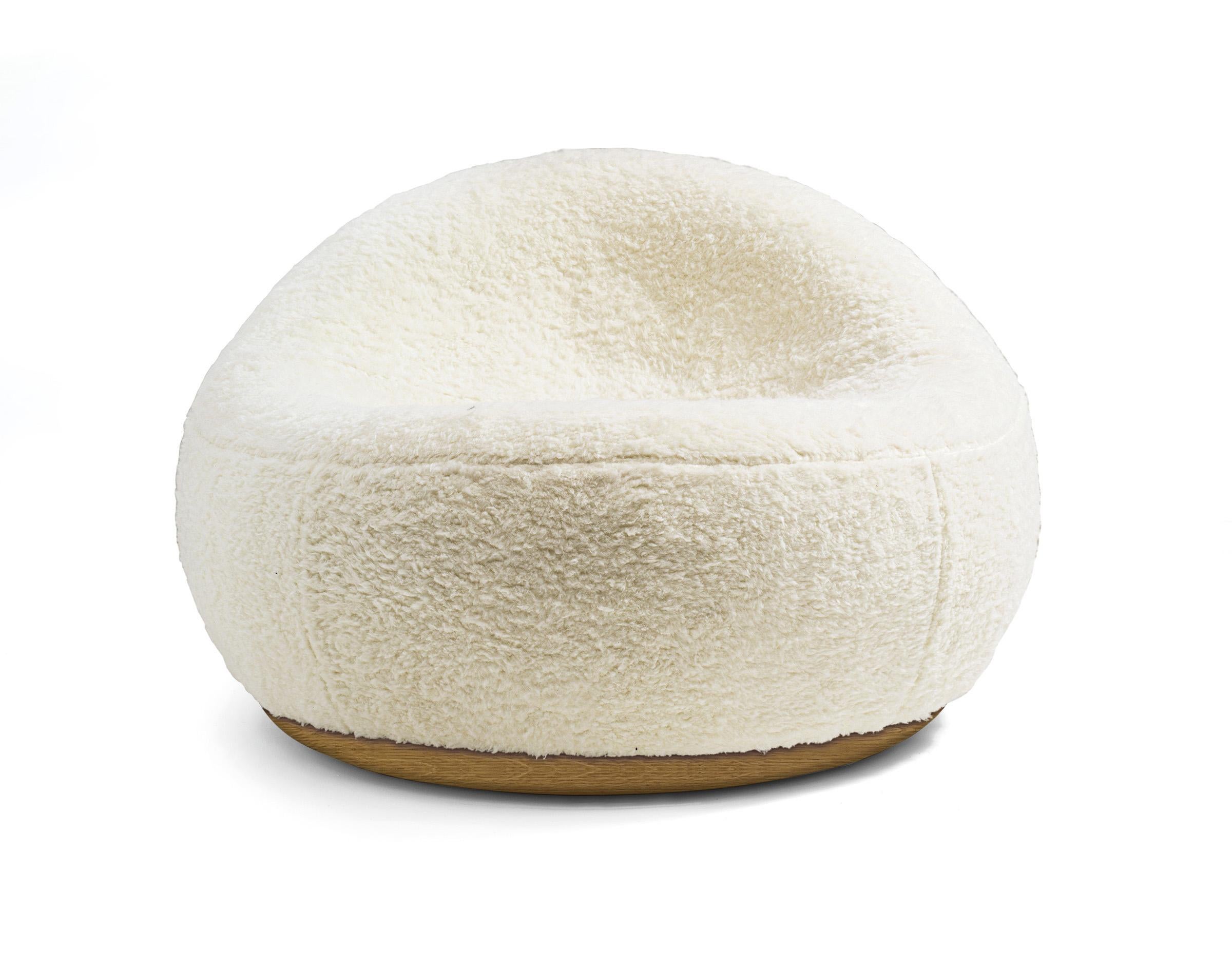The Maui Relax Swivel Armchair, designed by Terry Dwan for Riva 1920 in 2022, is a sculptural lounge armchair that combines ergonomic comfort with refined craftsmanship. Its molded plywood shell is generously padded and upholstered in sumptuous