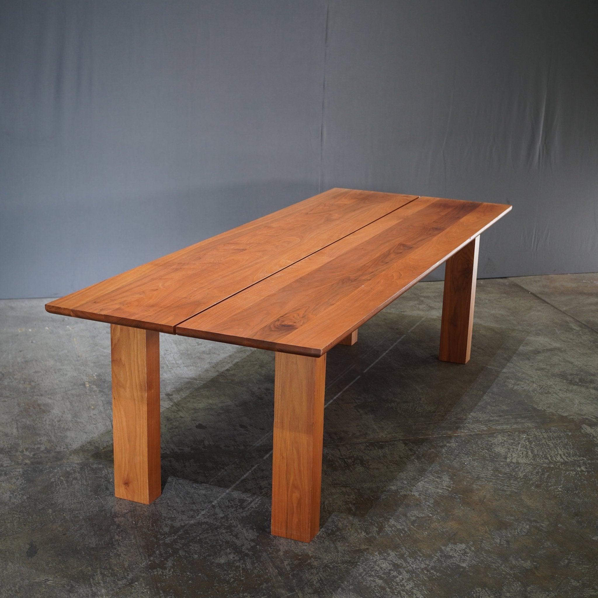 Minimaliste Table de salle à manger en noyer Riva 1920