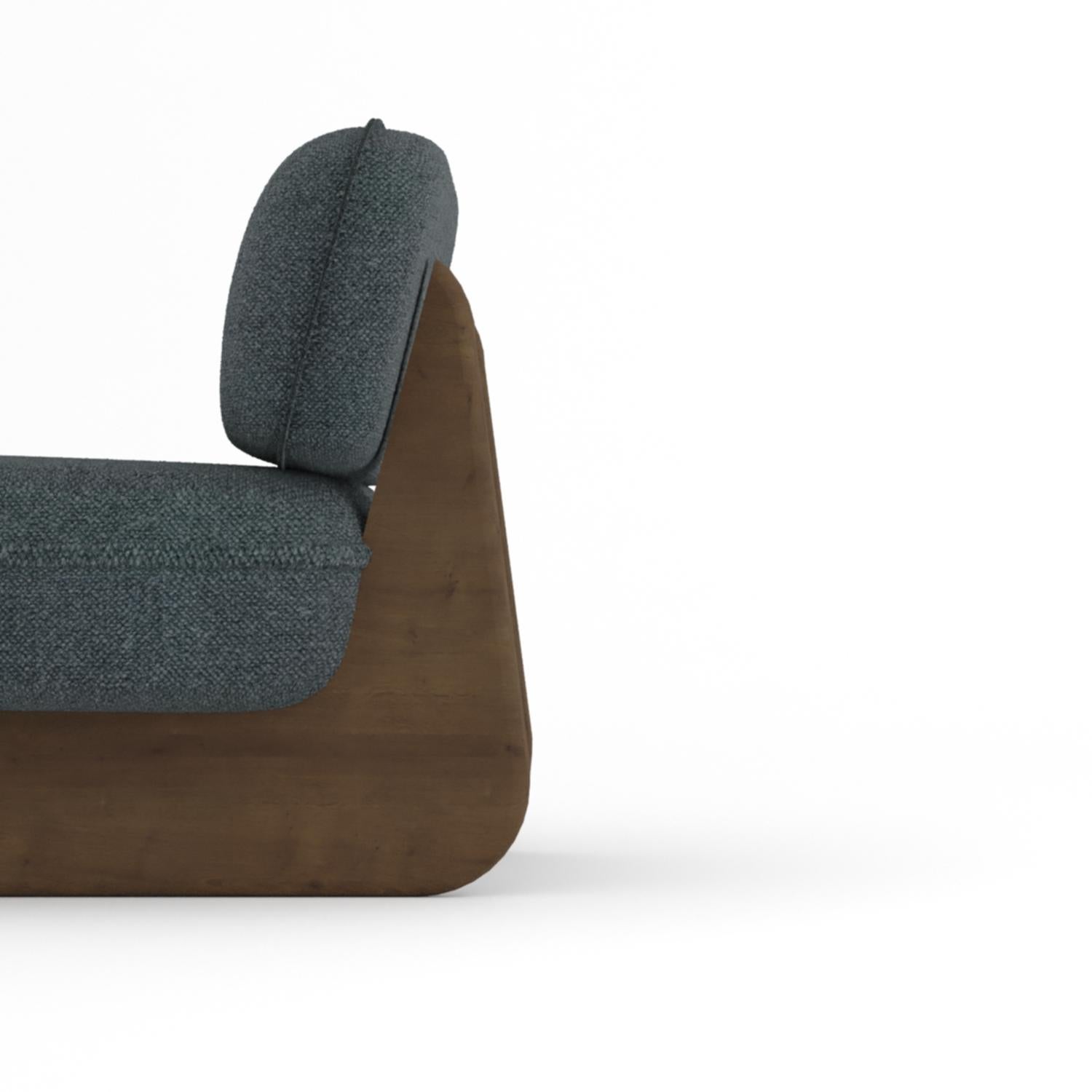 La tumbona Riva, una armoniosa mezcla de artesanía y relajación, presenta una escultural base de madera combinada con cojines acolchados de felpa. Su forma fluida y orgánica ofrece tanto un atractivo visual como una comodidad excepcional, lo que la