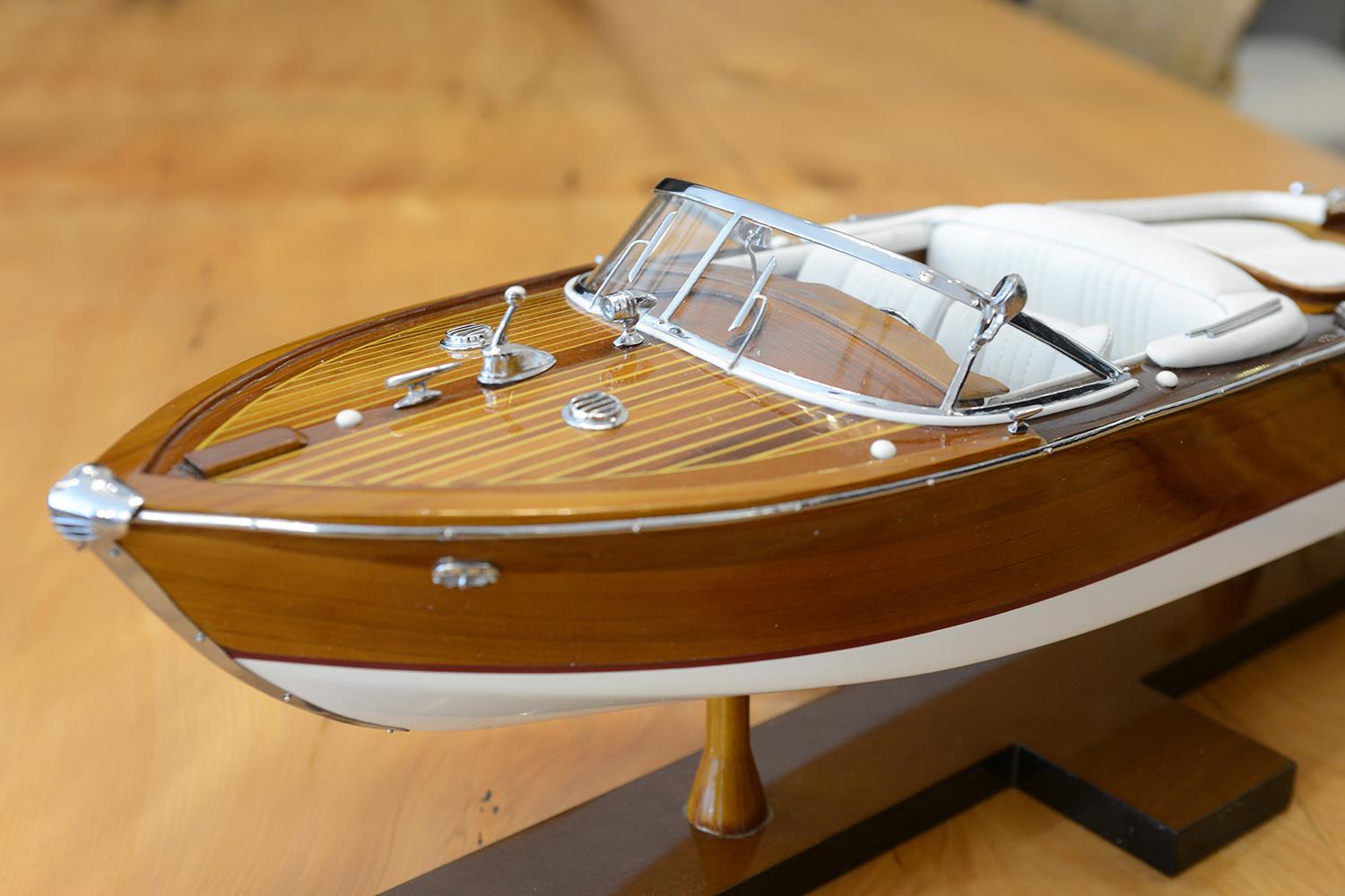 XXIe siècle et contemporain Modèle Riva en vente
