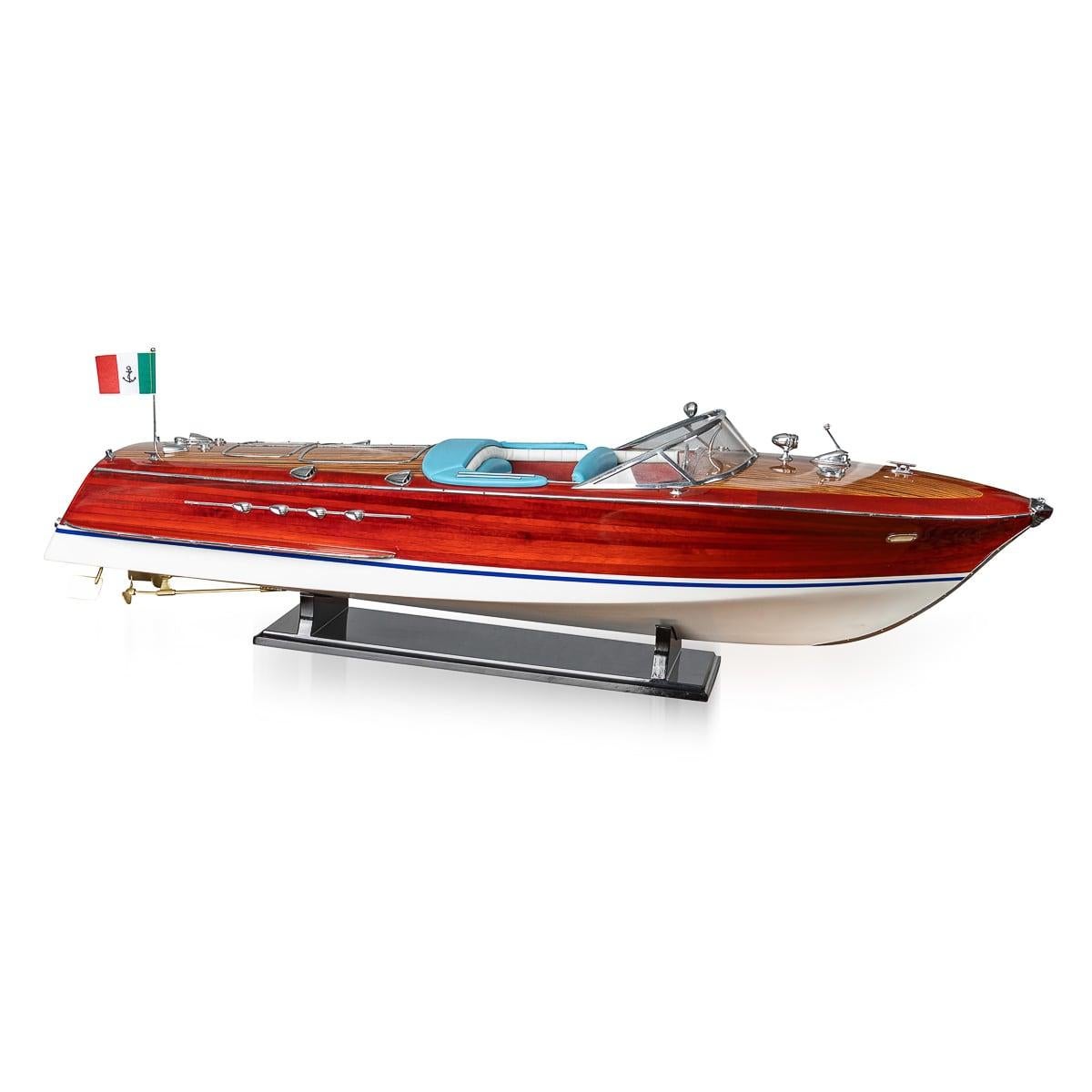 Speedboat Riva Tritone, fabriqué en Italie Bon état - En vente à Royal Tunbridge Wells, Kent