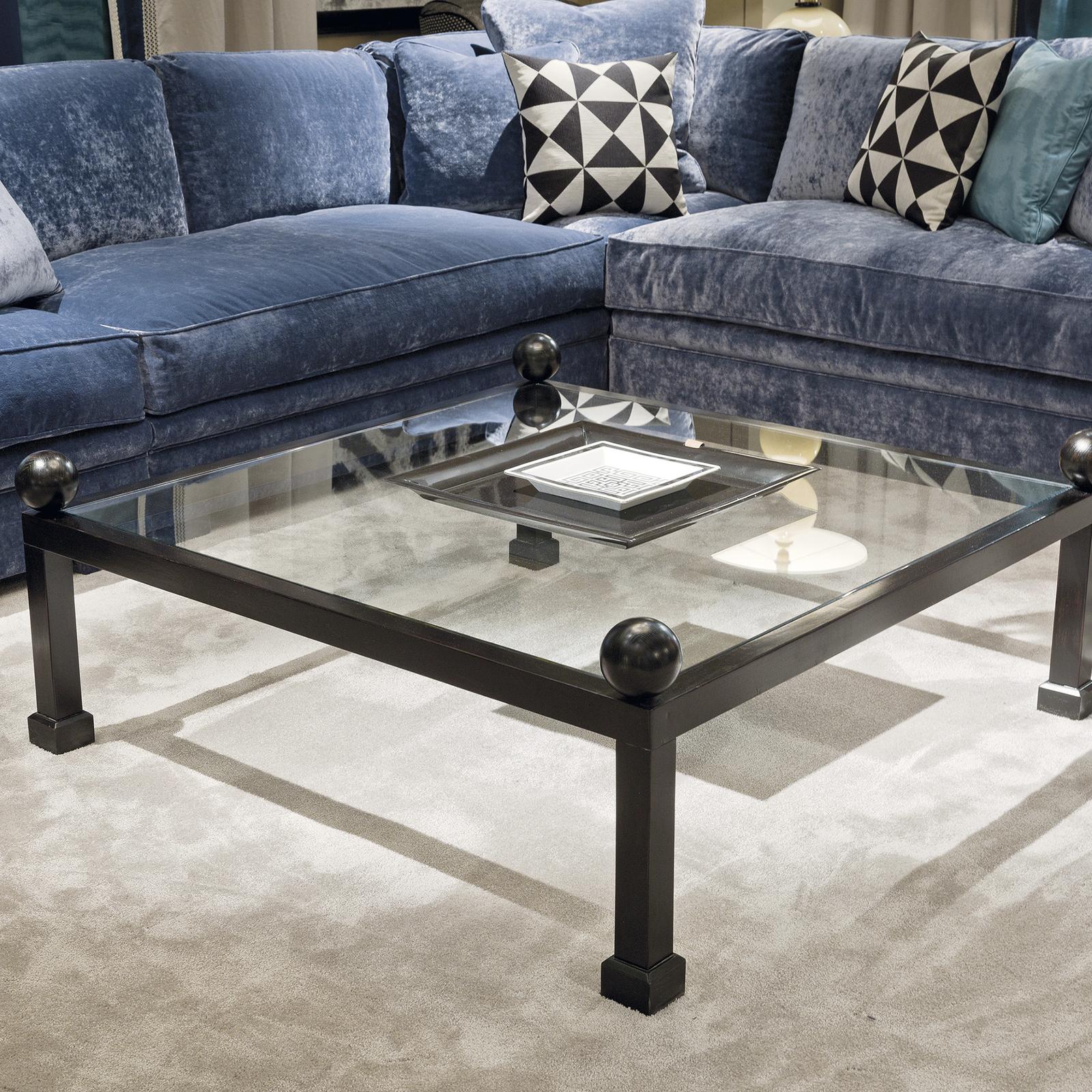 Balancing a Classic allure with a Minimalist, modern silhouette, this coffee table will be an elegant piece for both a Classic and a contemporary living room. An ideal base to showcase collectibles and books, this table has an oak structure that was