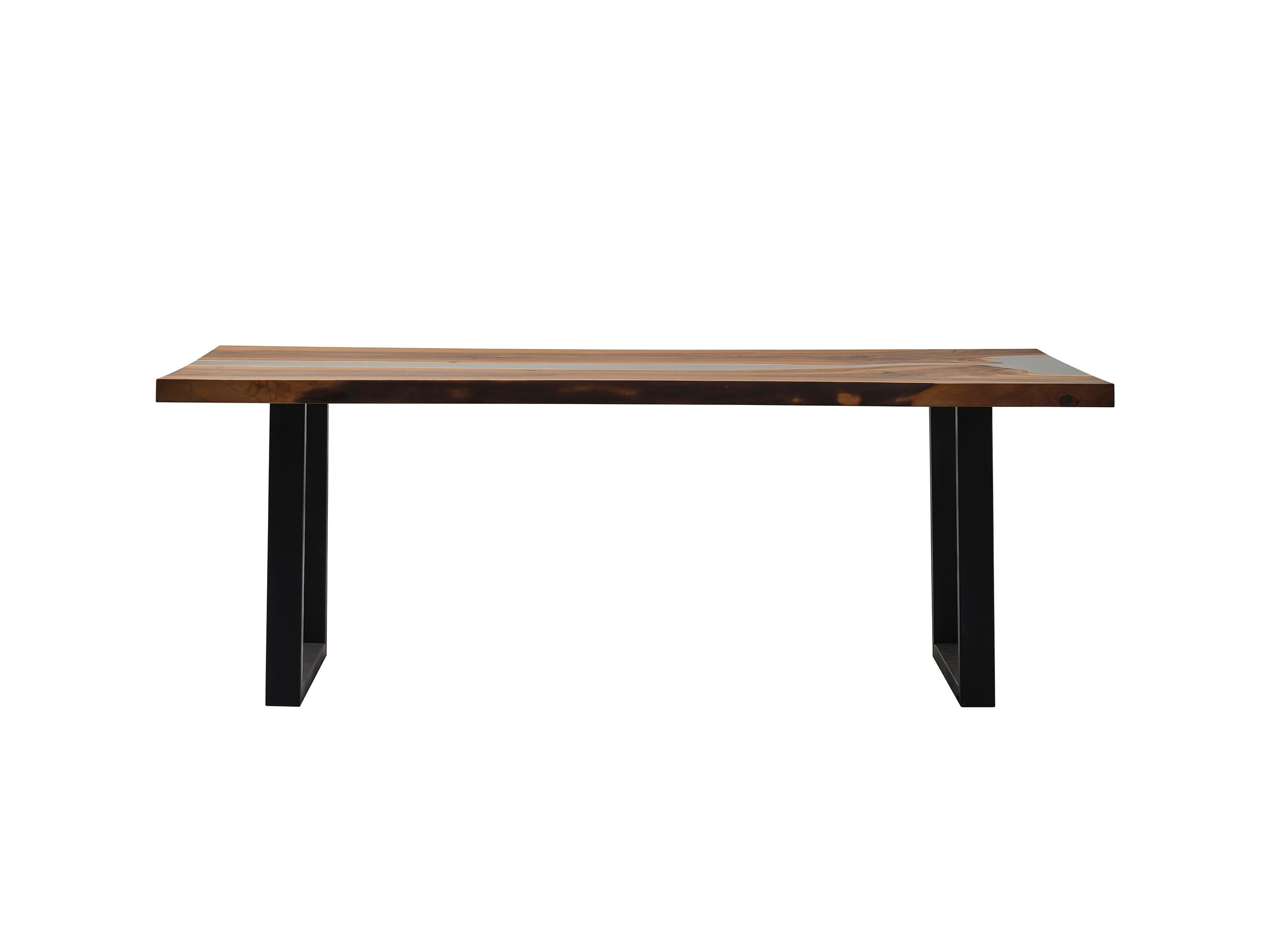 XXI secolo e contemporaneo Tavolo da pranzo River Epoxy Walnut Wood - Tavolo con bordo vivo - Tavolo personalizzabile in vendita