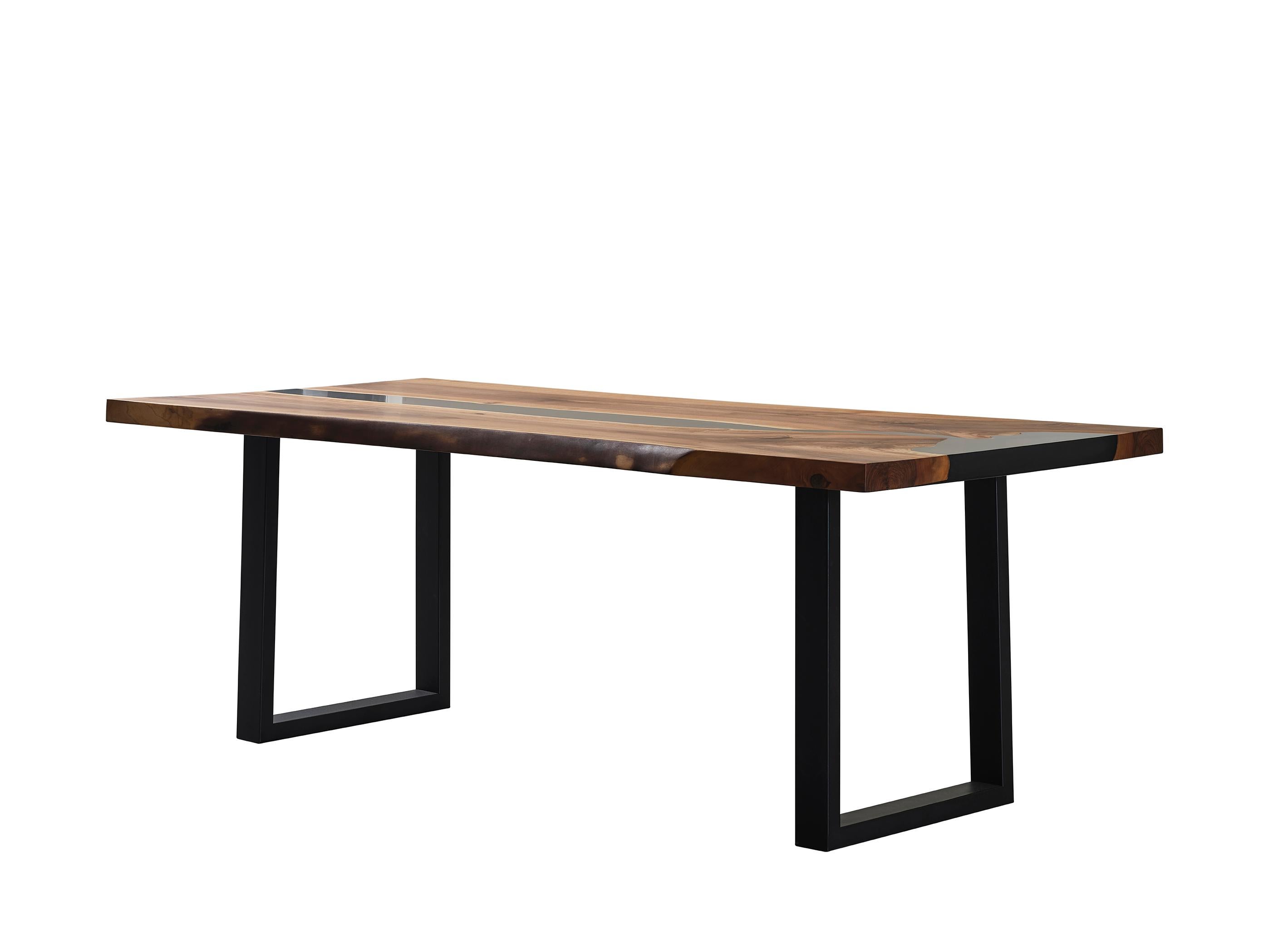 Alluminio Tavolo da pranzo River Epoxy Walnut Wood - Tavolo con bordo vivo - Tavolo personalizzabile in vendita