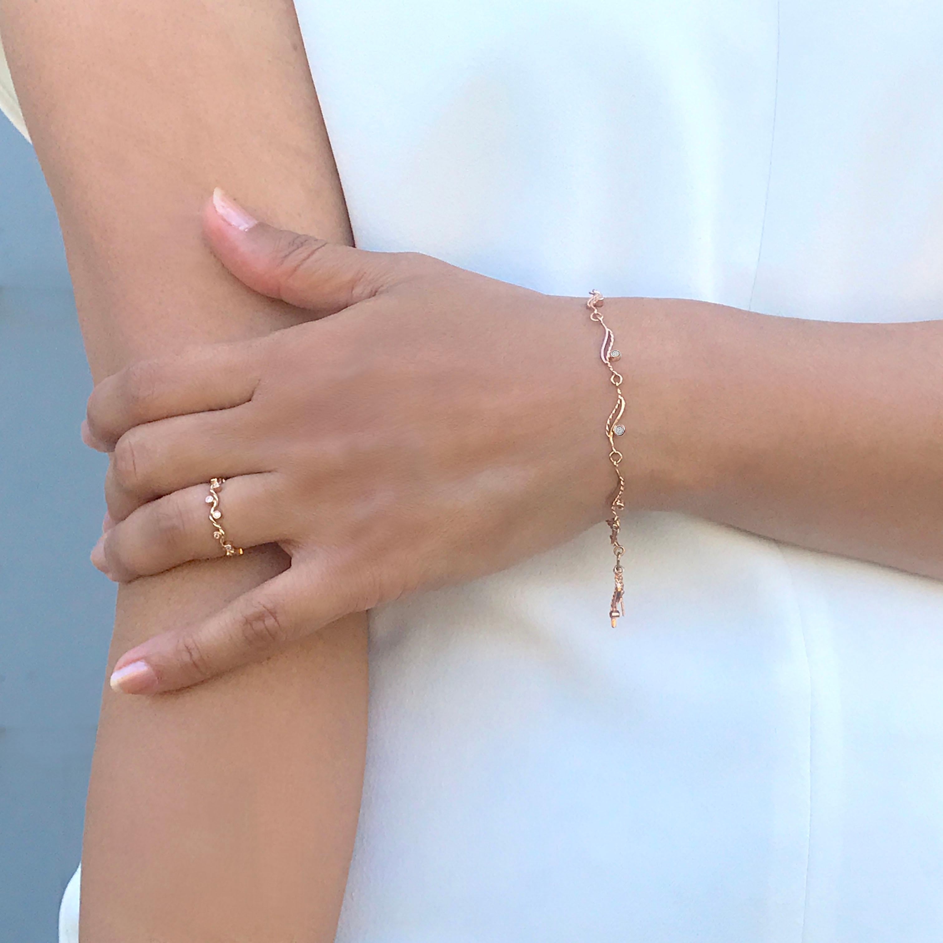 River-Rose-Twist-Flow Bracelet with Diamond 18 Karat In New Condition For Sale In Paterson, NJ