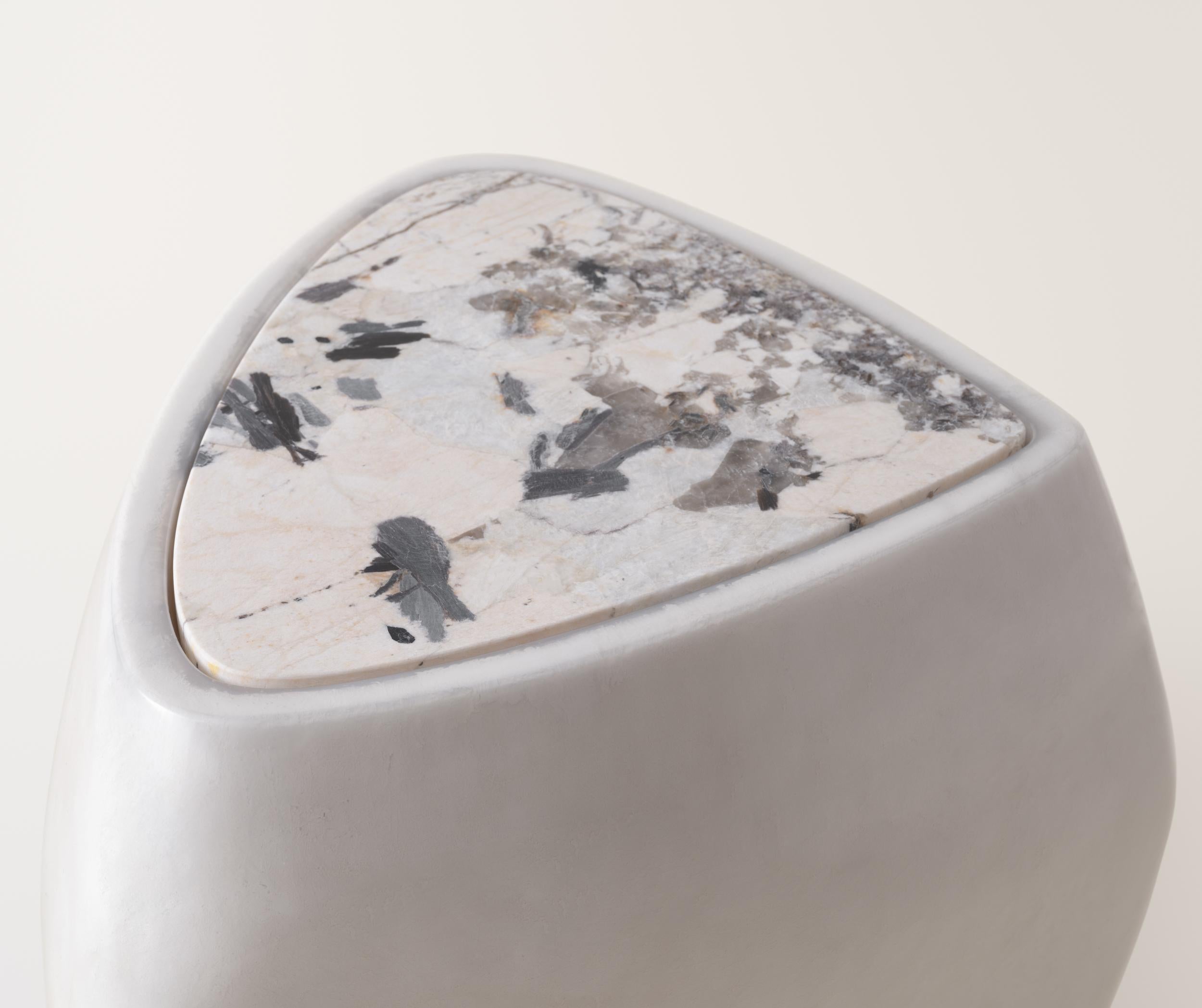 Américain Table d'appoint River en crème et marbre Patagonia en vente