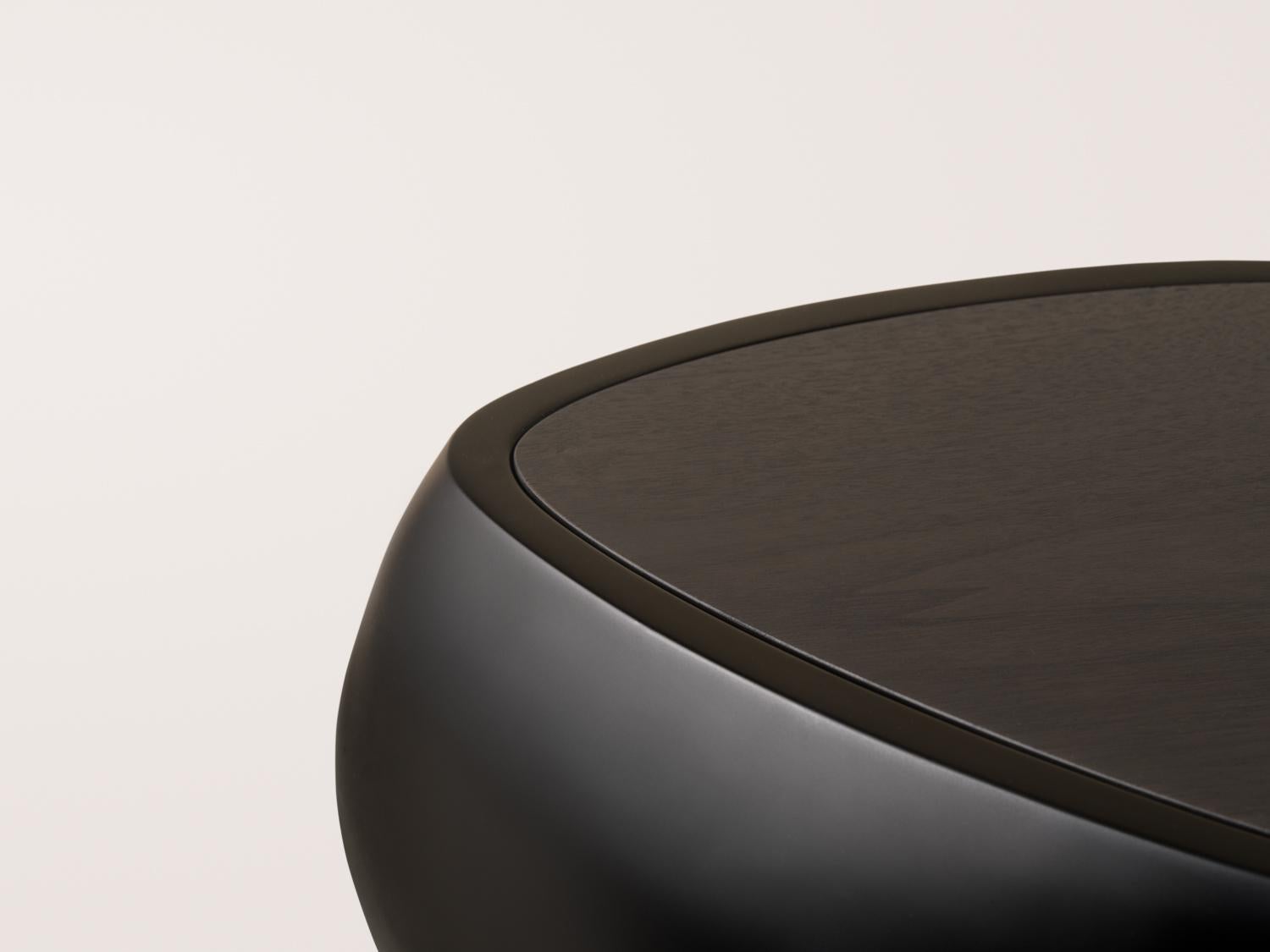 Américain Konekt River Side Table - Matte Black Fiberglass and Ebonized Walnut en vente