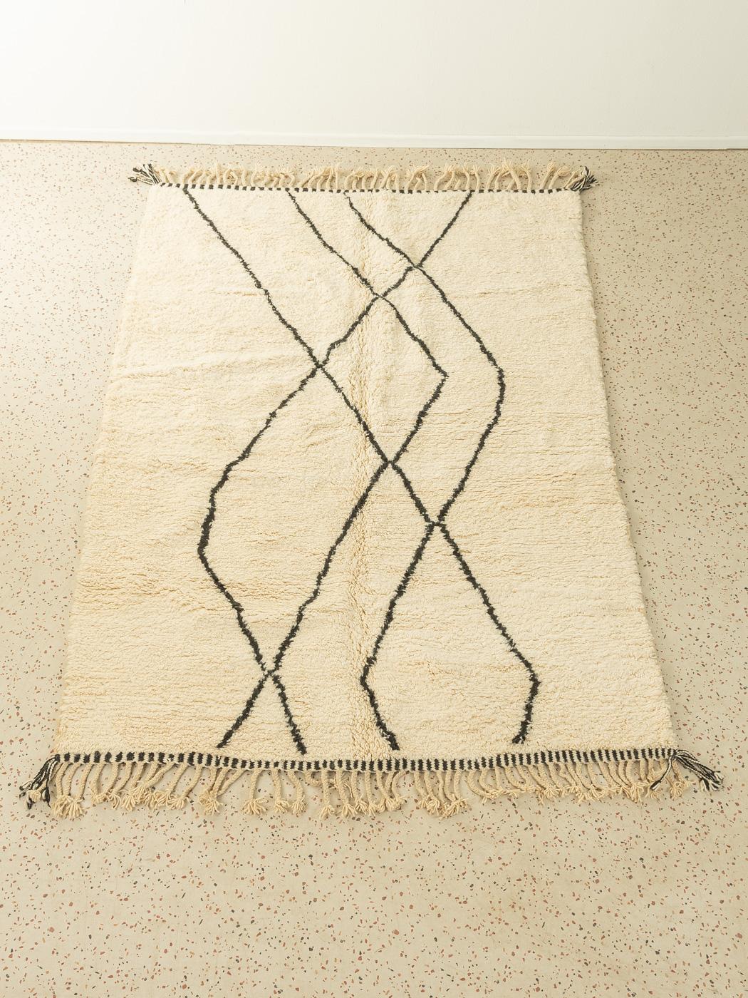 Hand-Woven Contemporary Beni Ourain Moroccan Berber Rug asymmetrical pattern black lines  For Sale