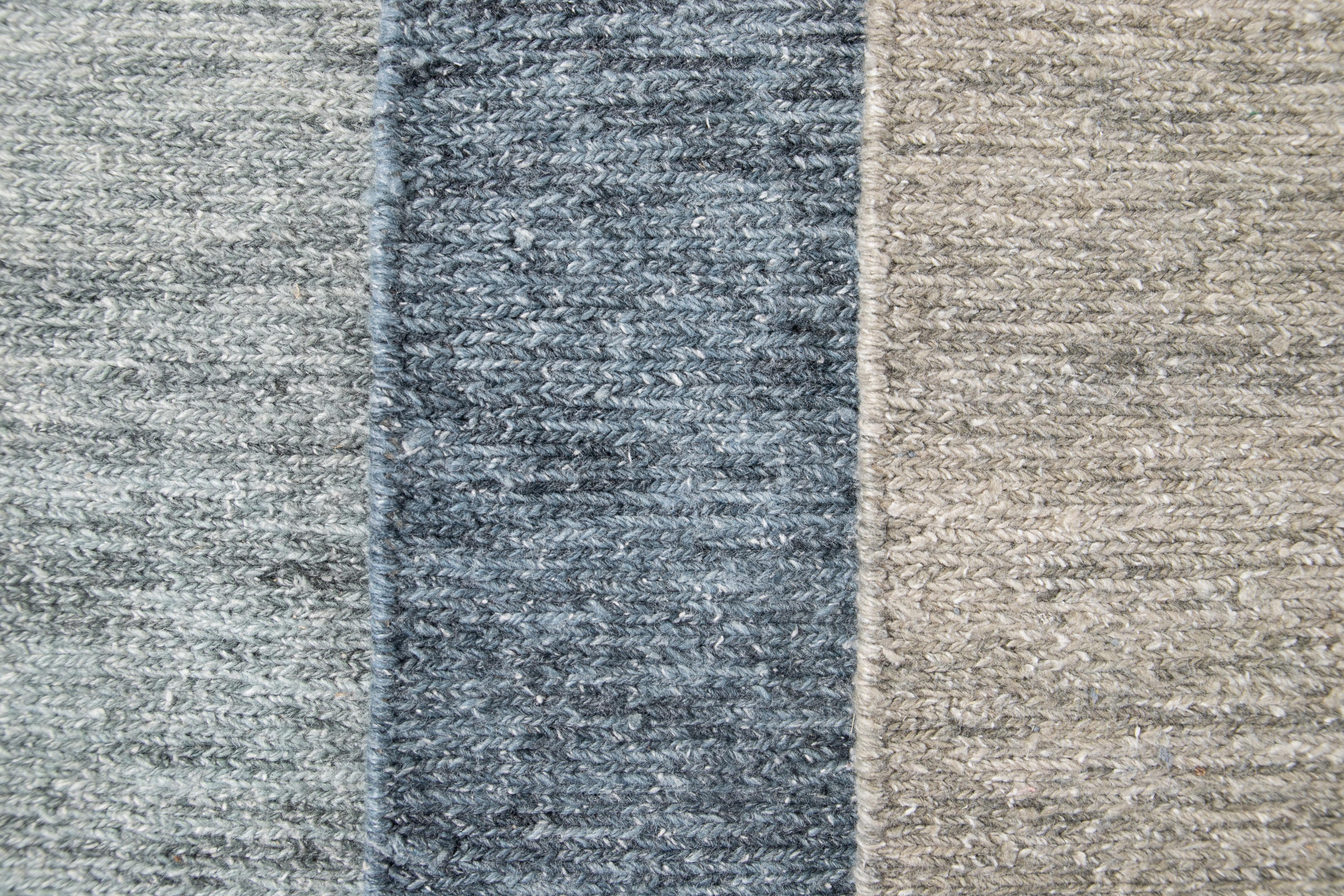 Tappeto personalizzato in 100% lana annodato a mano. Dimensioni e colori personalizzati su ordinazione.

Collezione: Riverside
Materiale: Lana
Tempi di consegna: circa 12-15 settimane a seconda delle dimensioni.
Colori disponibili: Come