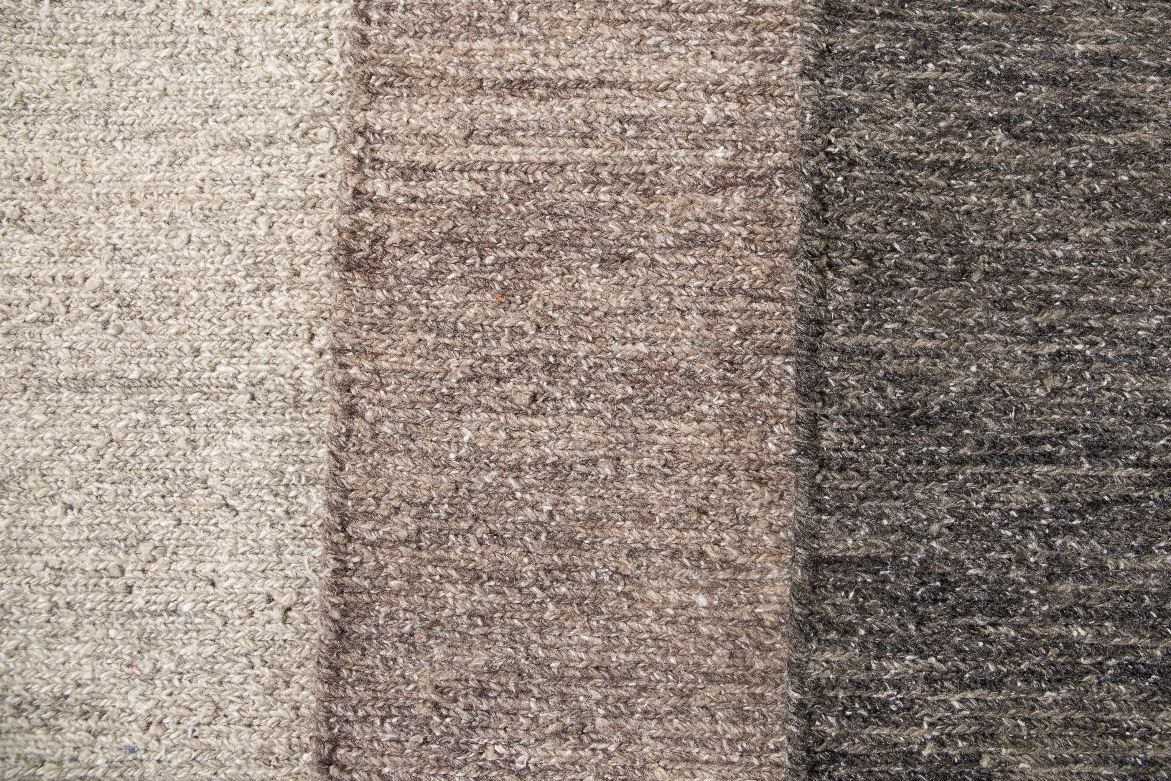 Handgeknüpfter Teppich aus 100% Wolle nach Maß. Kundenspezifische Größen und Farben auf Bestellung. 

Sammlung: Riverside
Material: Wolle
Vorlaufzeit: Ca. 12-15 Wochen je nach Größe
Verfügbare Farben: Wie abgebildet.

Der angegebene Preis