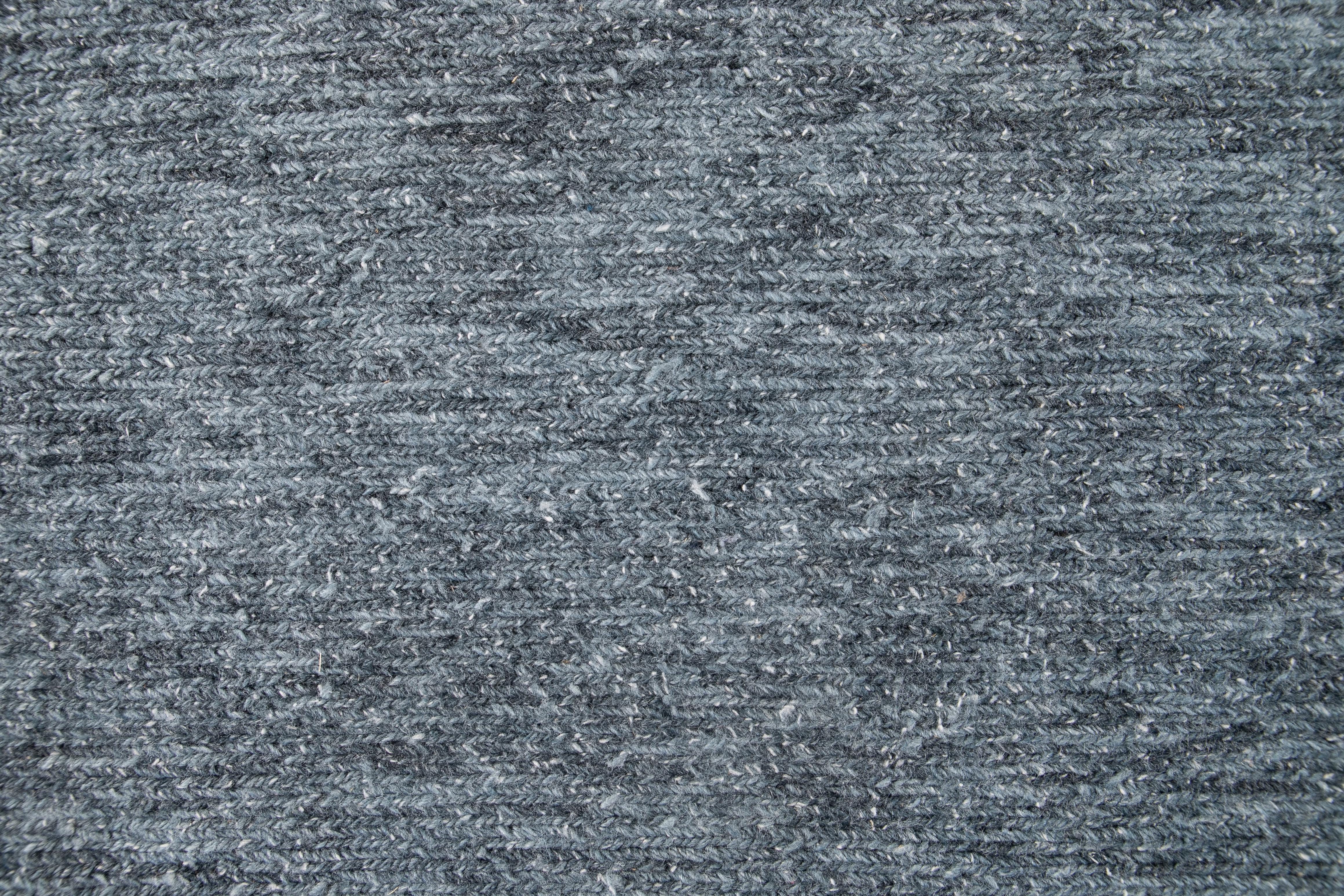 Moderno Tappeto contemporaneo personalizzato in lana della Riverside Collection, tessuto a mano in vendita