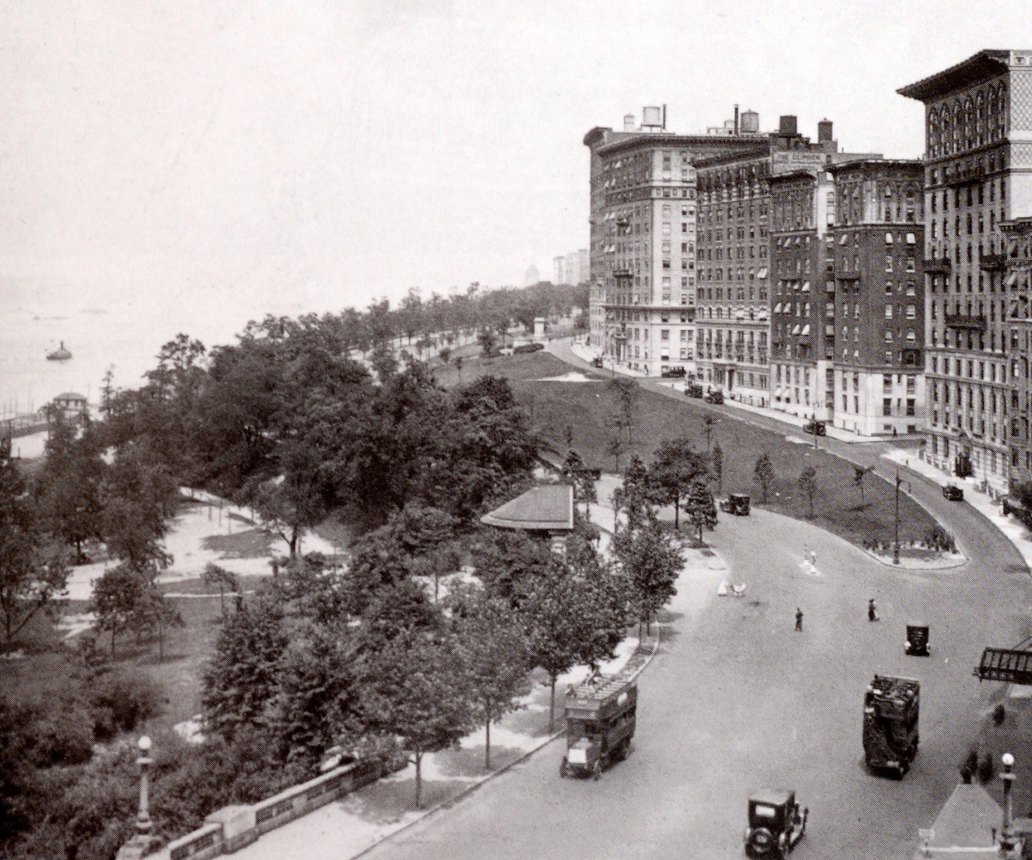 The Splendid Sliver d'Edward Grimm : Riverside Park, première édition en vente 1