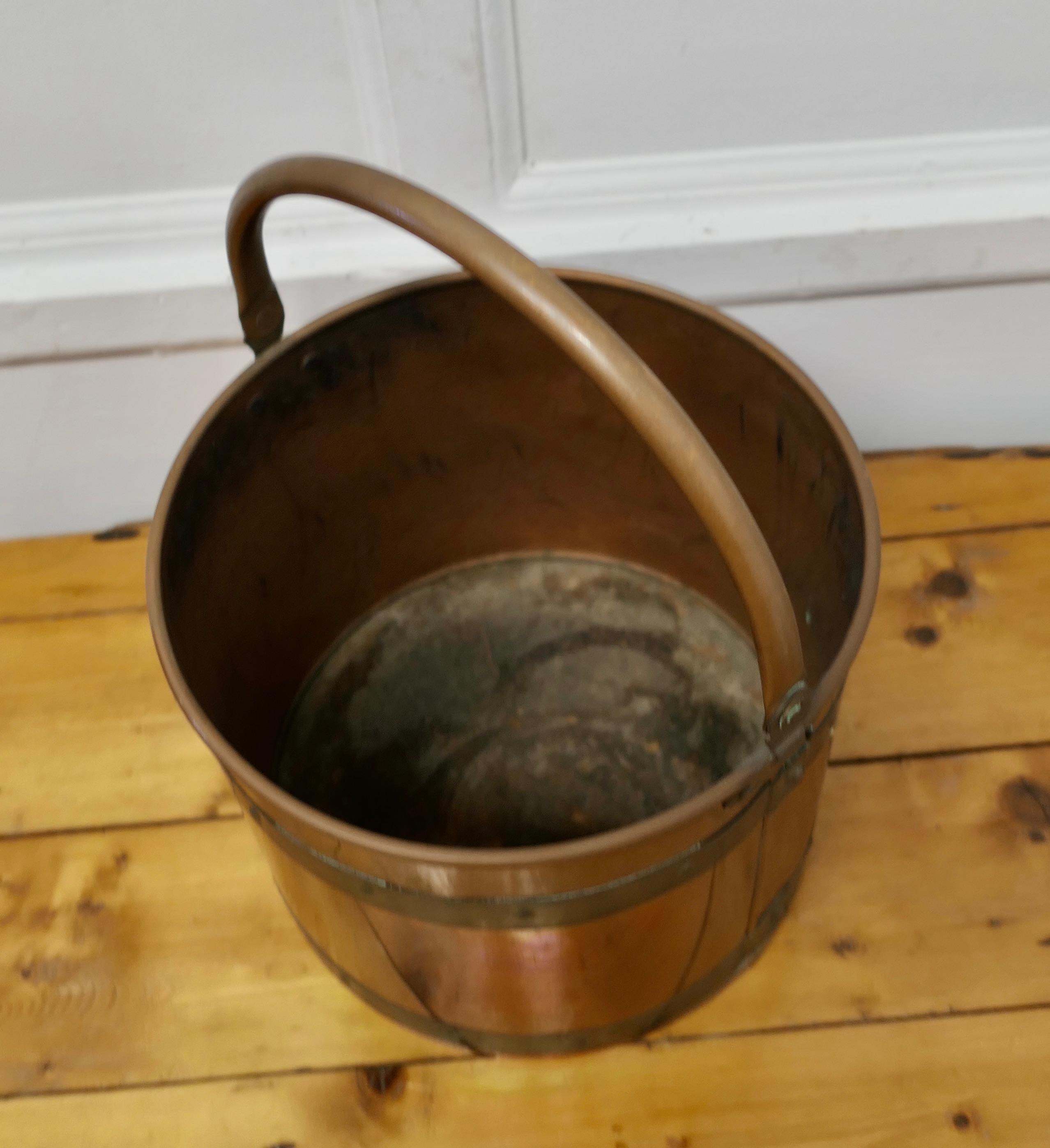 Riveted Copper and Brass Coal Bucket     In Good Condition For Sale In Chillerton, Isle of Wight