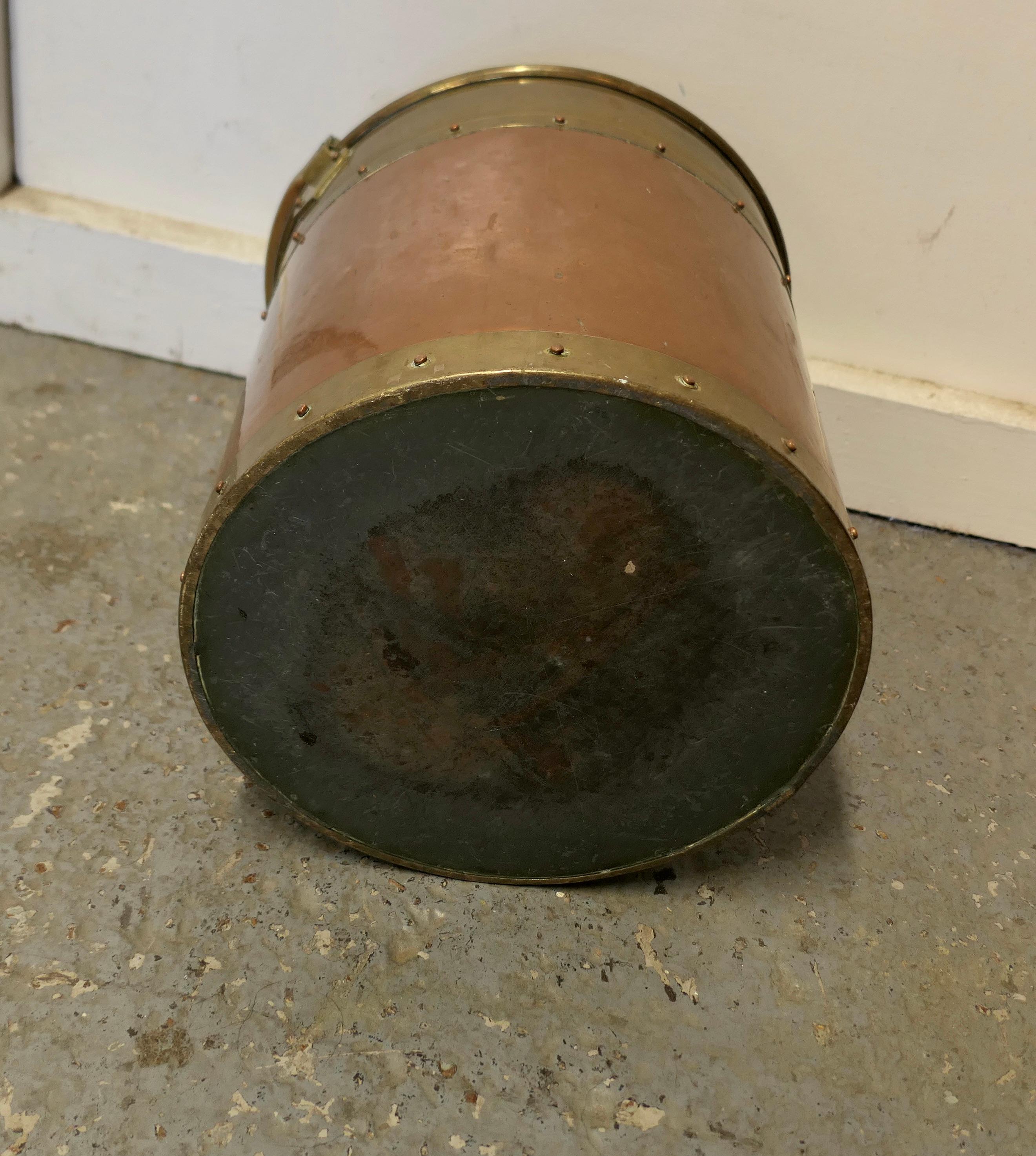 Riveted Copper and Brass Coal Bucket In Good Condition In Chillerton, Isle of Wight