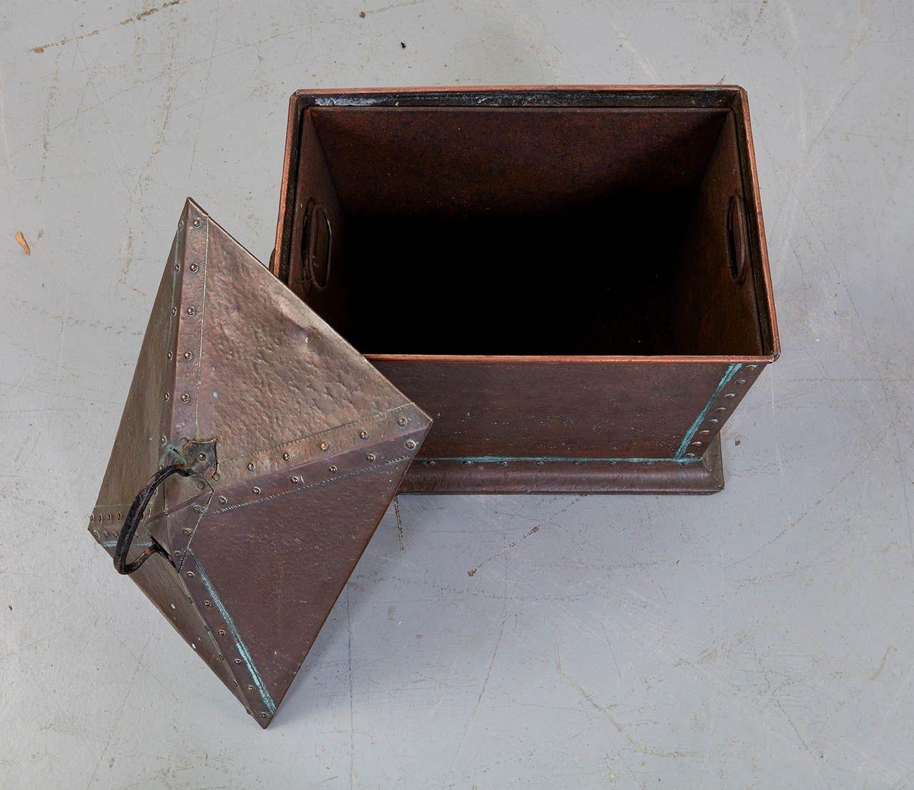 Riveted Copper Arts and Crafts Kindling Box For Sale 2