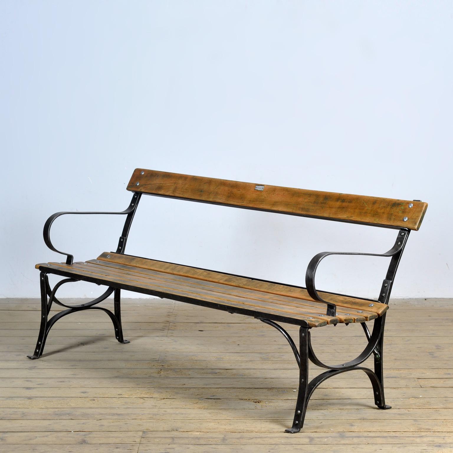 Genietete Eisen-Parkbank, 1920er Jahre (Ungarisch) im Angebot