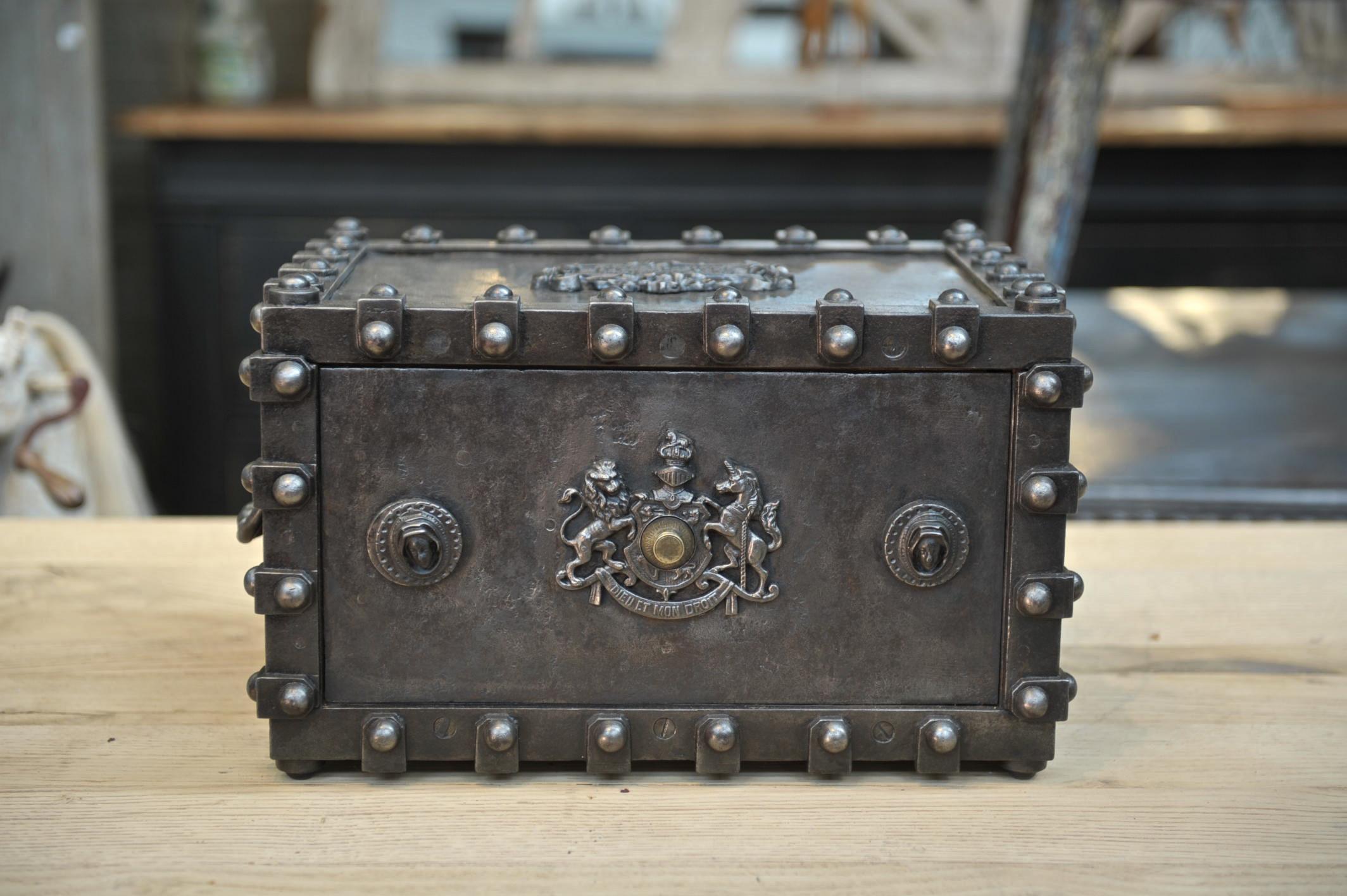 Iron safe box cabinet with big rivets by Bauche (FRANCE) with original key, original inside fabric, circa 1900. Weight 14 kg.