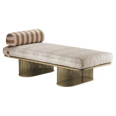 Banc Riviera 180cm en métal laqué or et tissu à rayures pour l'extérieur
