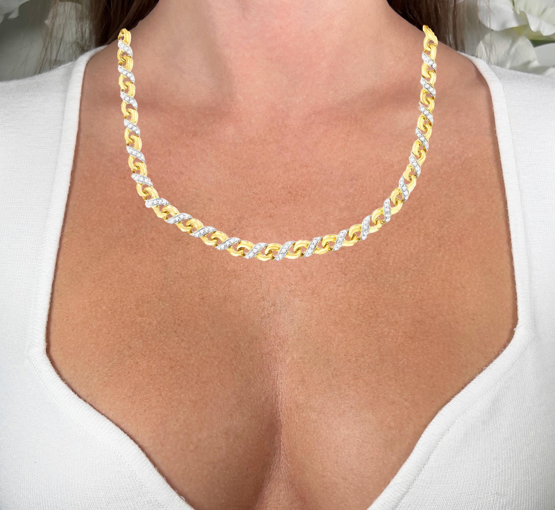 Il est accompagné d'une évaluation gemmologique par la GIA (GG/AJP).
Toutes les pierres précieuses sont naturelles
110 diamants = 1,10 carats
Coupe : Brillant rond
Métal : Or jaune 10K
Longueur : 18 pouces
Largeur : 0,2 pouces