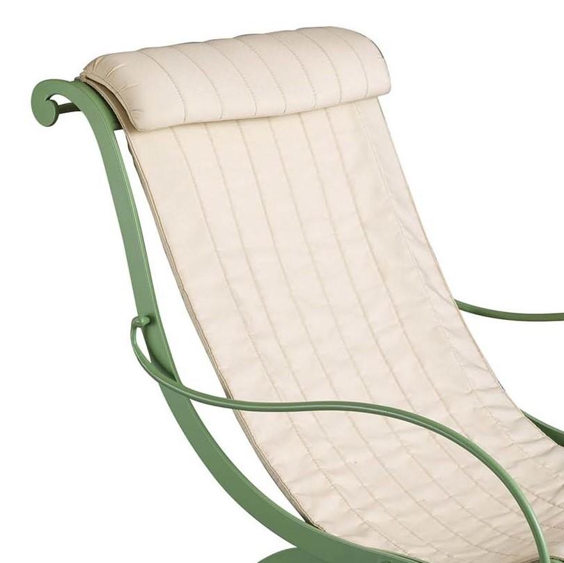 Das elegante Design dieses Sessels ermöglicht ein bequemes Zurücklehnen und Entspannen in einem Außenbereich. Die Struktur aus rostfreiem Stahl ist faltbar, so dass sie bei schlechtem Wetter leicht verstaut werden kann. Dieser Stuhl zeichnet sich