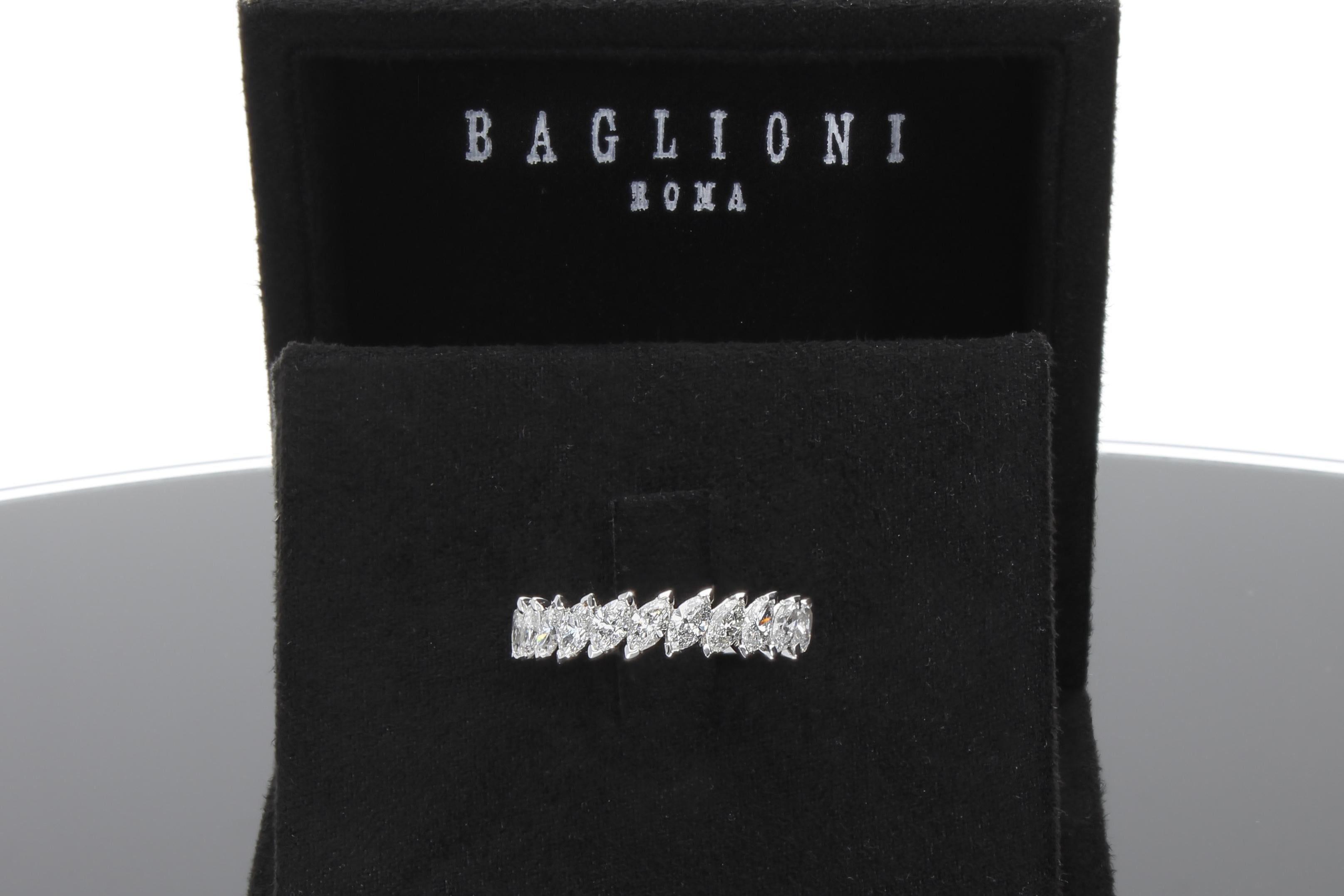 Bague de fiançailles Riviera avec 1,16 carat de diamants taille navette  Fabriqué en Italie en vente 8