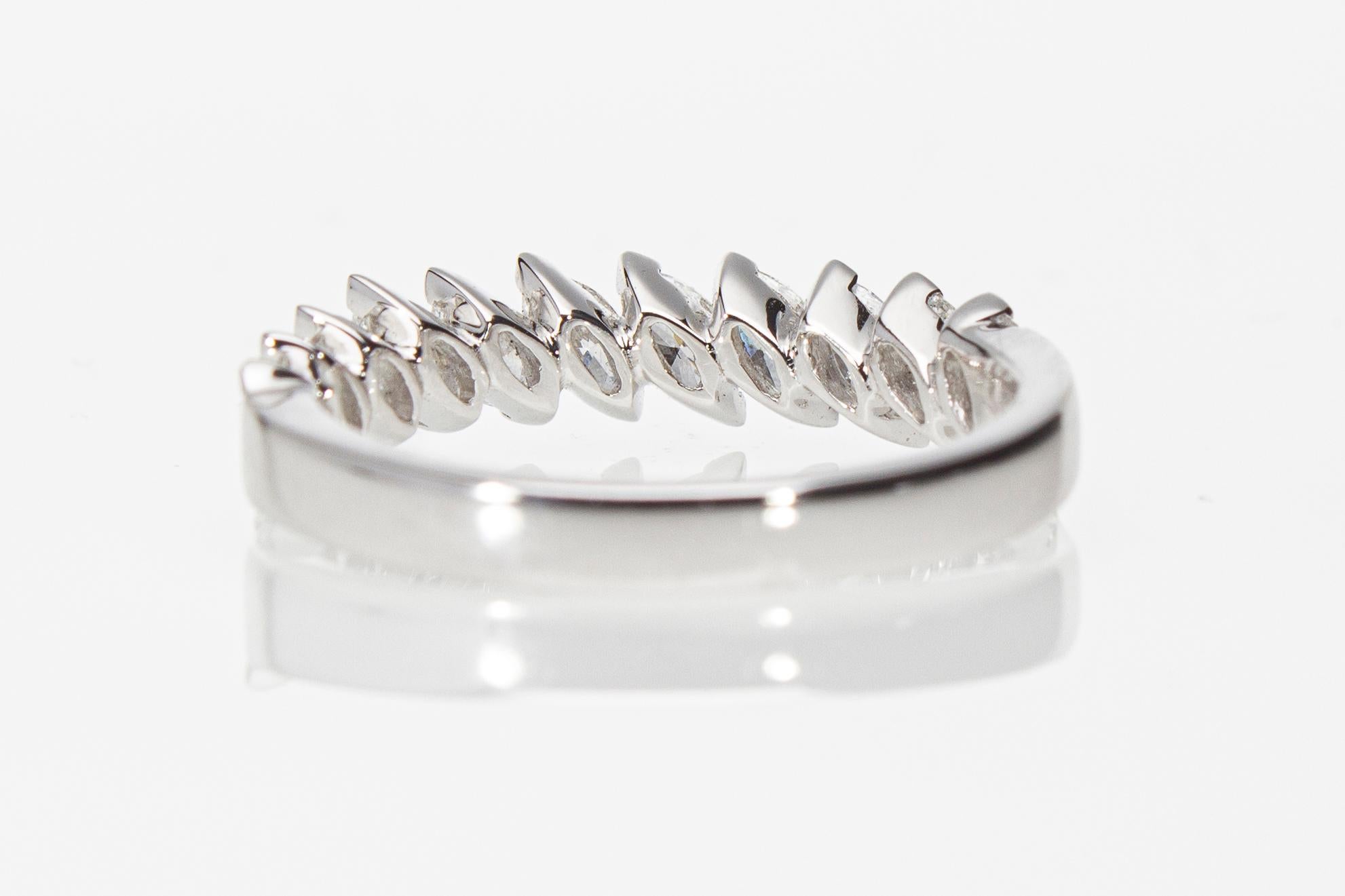 Anillo de compromiso Riviera 1,16 ct de diamantes talla Navette  Fabricado en Italia en venta 1