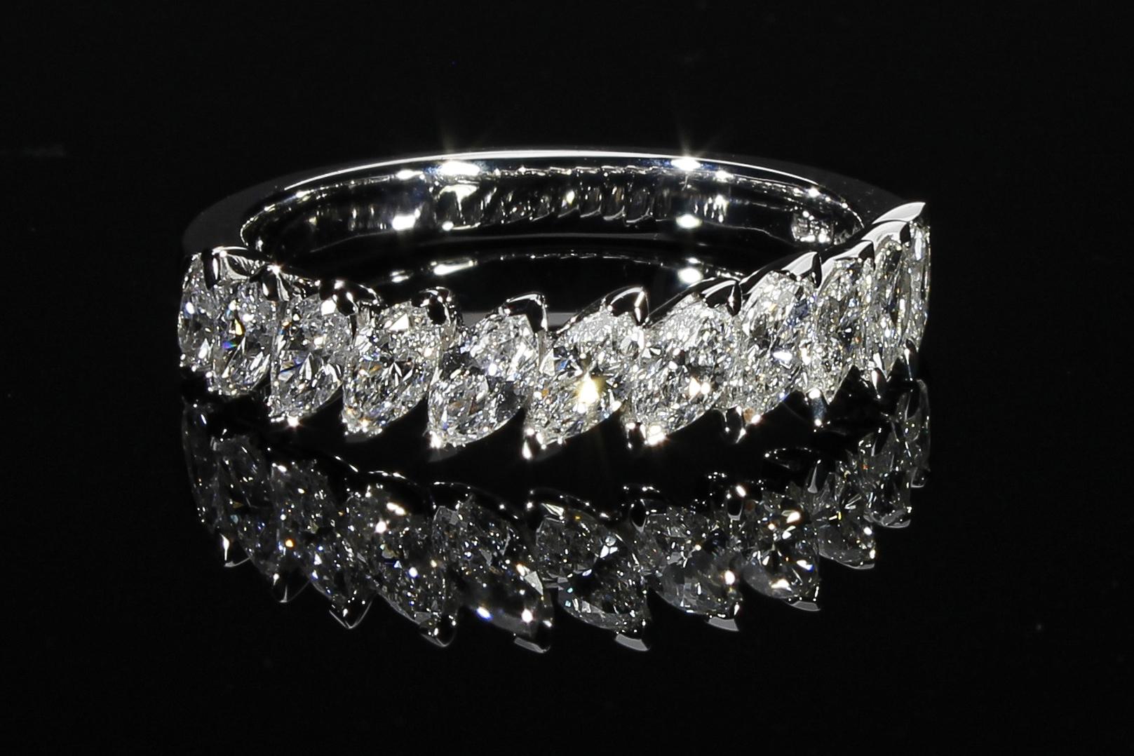 Riviera Verlobungsring 1,16 ct Diamanten im Navetteschliff  Hergestellt in Italien im Angebot 2