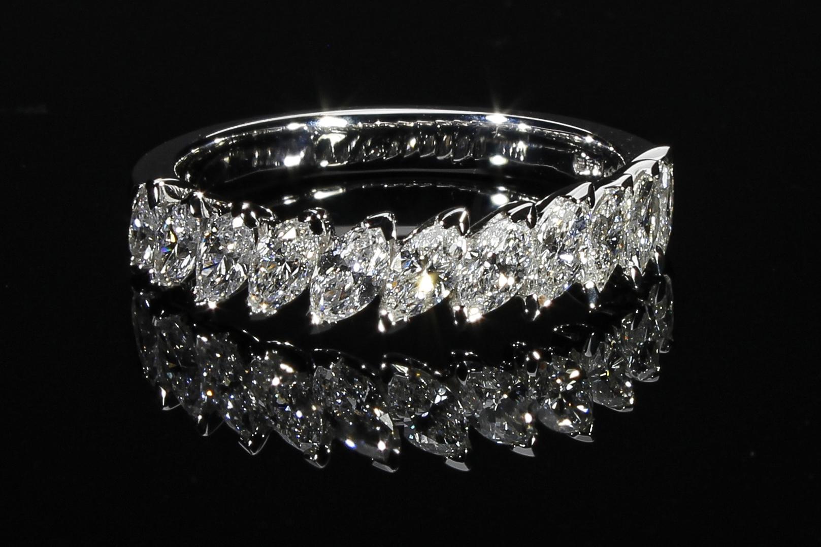 Anillo de compromiso Riviera 1,16 ct de diamantes talla Navette  Fabricado en Italia en venta 2