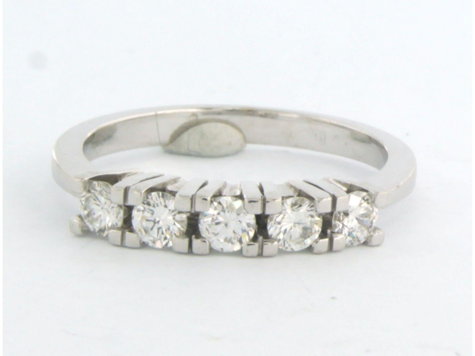 14k white gold ring set with brilliant cut diamonds. 0.73ct - F/G - US - ring size US 8.5 - EU 18.5 (58)

detailed description:

the top of the ring is 3.7 mm wide by 5.2 mm high

ring size US 8.5 - EU 18.5 (58), ring can be reduced in size at cost