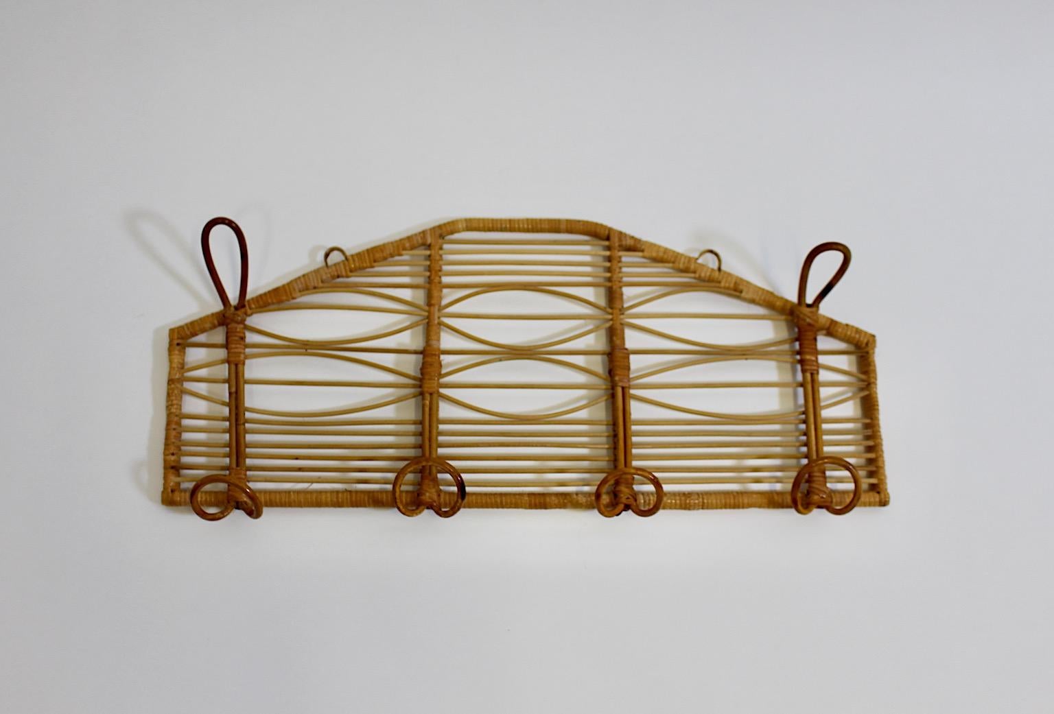 Riviera Style organic modern vintage wall coat rack with 5 hooks from rattan network 1960s Italy.
A wonderful wall mounted coat rack rectangular shape with 5 hooks in beautiful rattan network.
This rattan coat rack in graceful appearance works