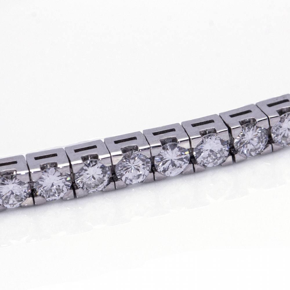 Riviere type bracelet in Gold and Diamonds for women : 44x Brilliant cut Diamonds weighing 5.92 cts. in G/Vs quality (individual weight of each stone approx. 0.13ct-0.14ct) : 18 kt. White Gold : 17.40 grams : Solid : Drawer clasp with two safety