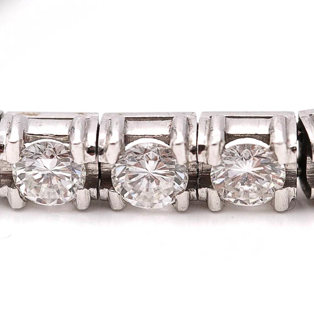Riviere bracelet in white gold and diamonds. For Sale 1