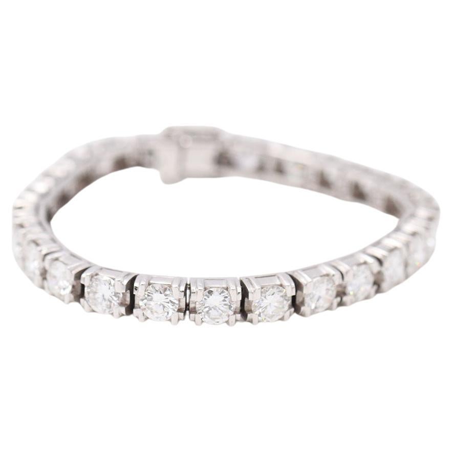 Riviere bracelet in white gold and diamonds. For Sale