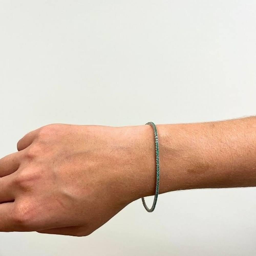 Pulsera de oro y diamantes para mujer  Esmeraldas colombianas naturales con un peso de 1,60ct.  oro blanco 18 quilates  5,25 gramos  5,25 gramos  Cierre de cajón con dos lengüetas de seguridad  Mide 18 cm de longitud  Nuevo  Referencia:D363126CG