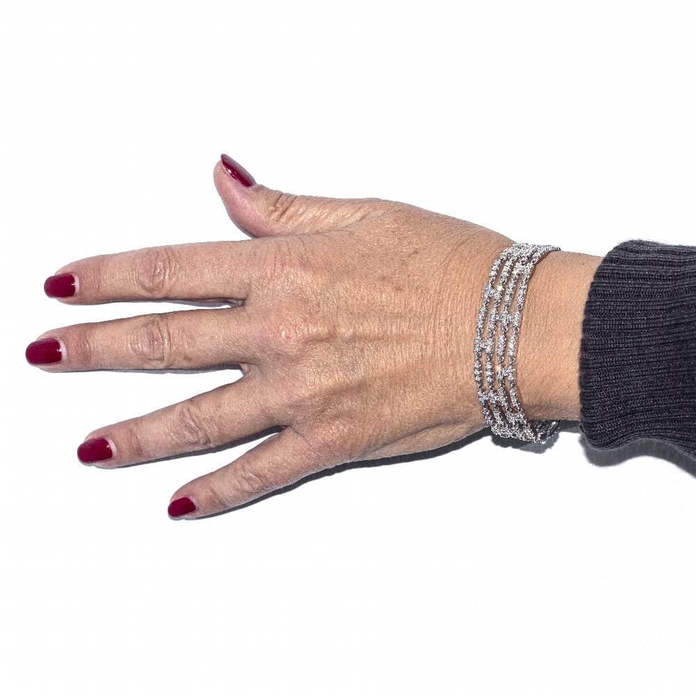 Donna Bracciale The Row con 4 file di diamanti in vendita