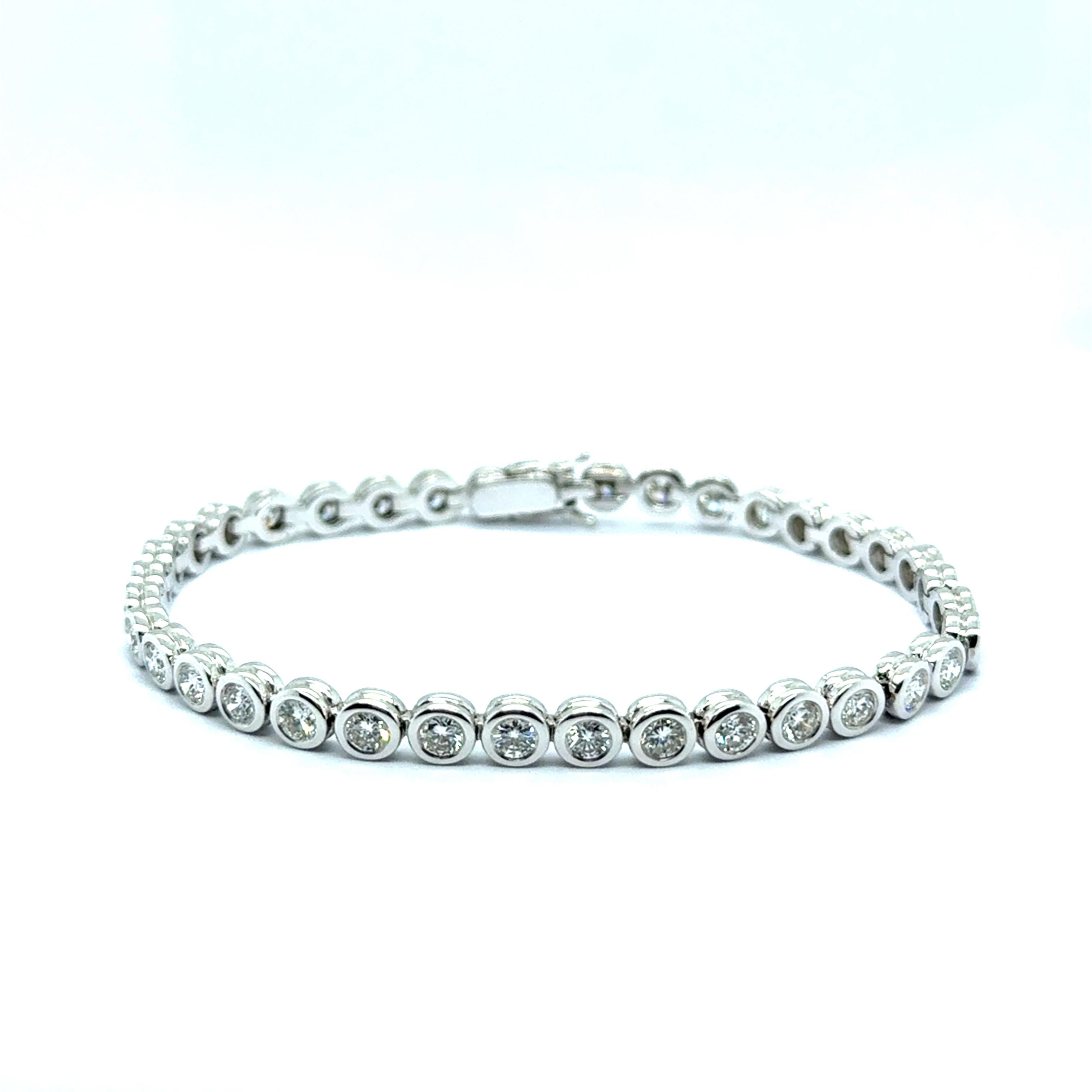 Modern Riviere Bracelet with Diamonds in 18 Karat White Gold For Sale